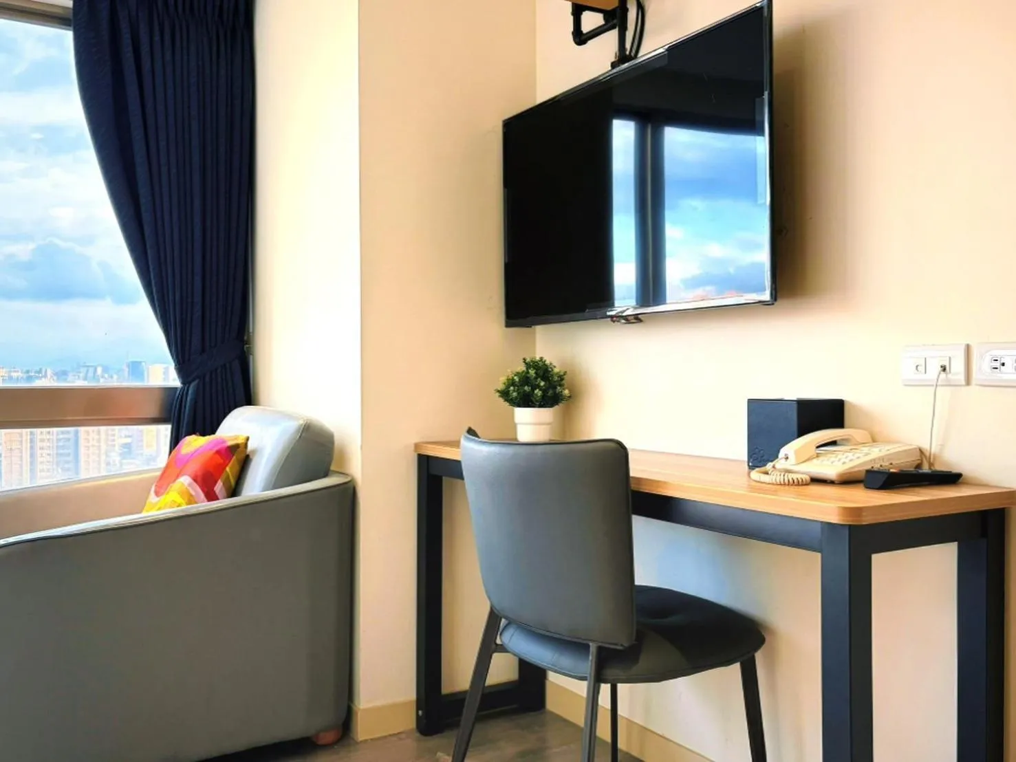 TV and multimedia in Wemeet Hotel Taipei