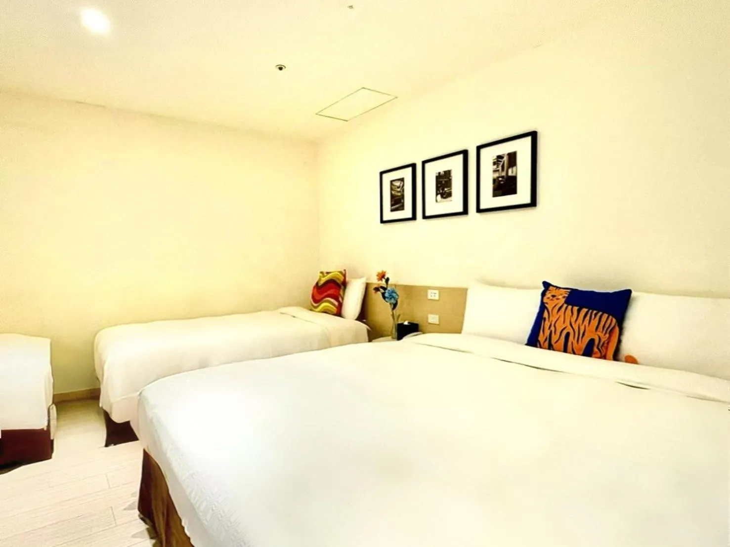 Bed in Wemeet Hotel Taipei