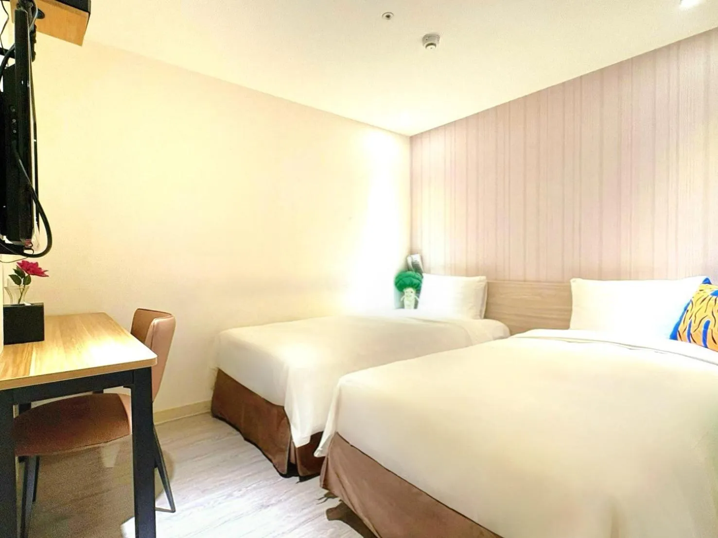 Bed in Wemeet Hotel Taipei