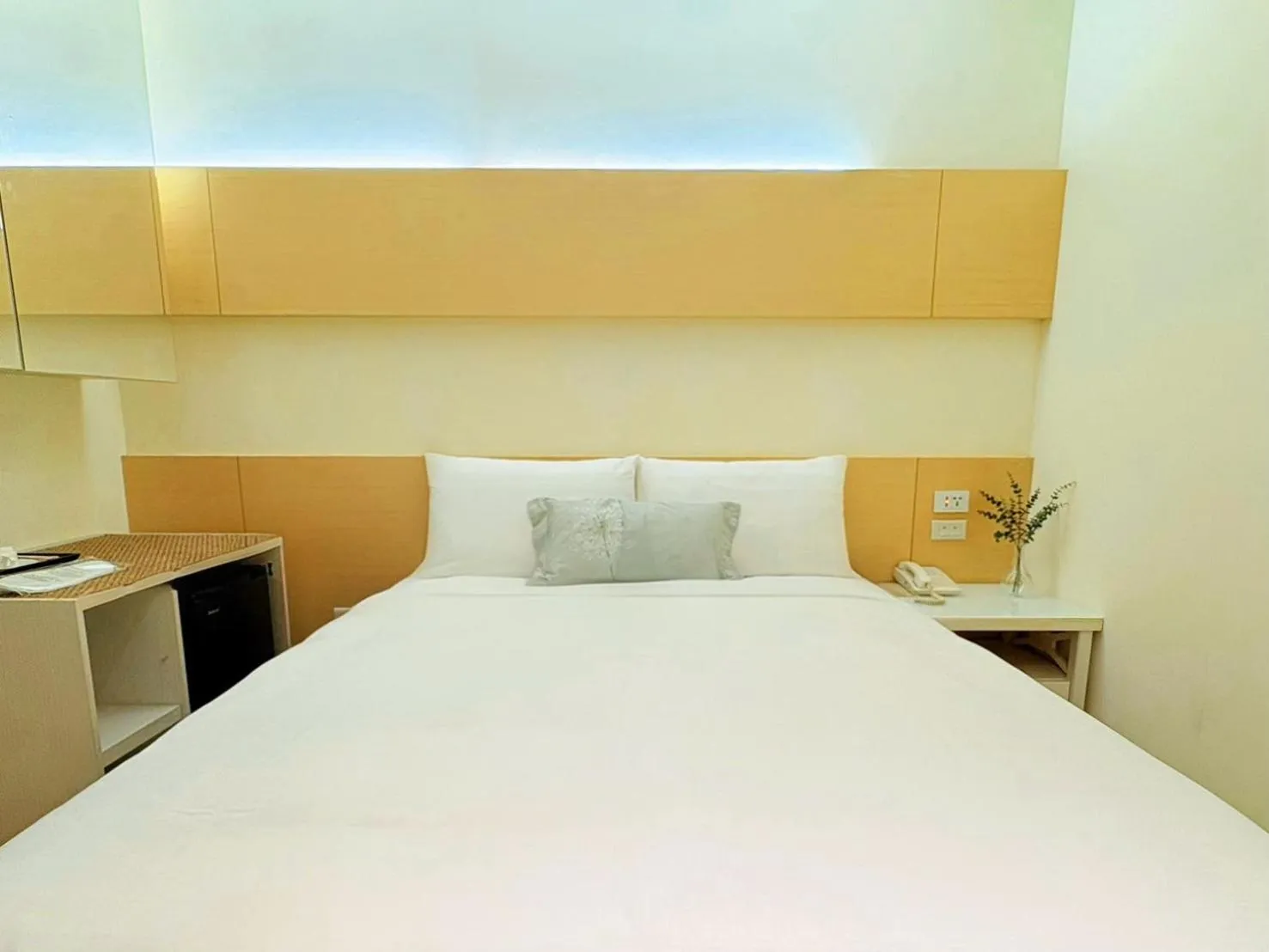 Bed in Wemeet Hotel Taipei