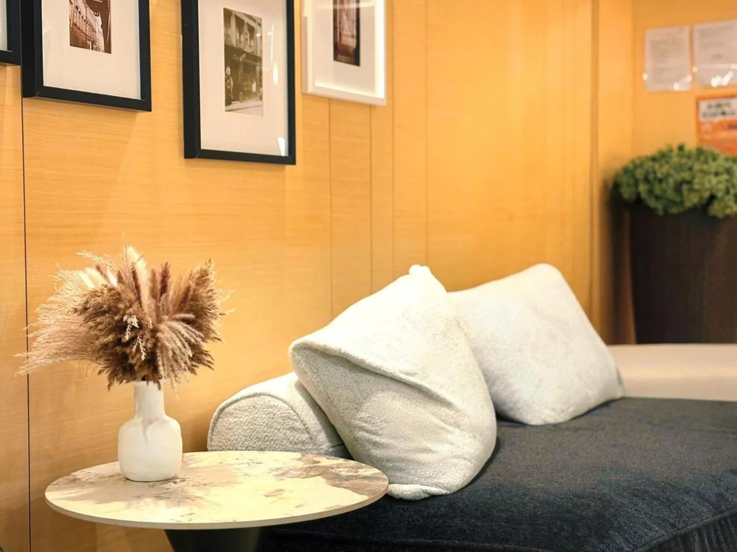 Living room in Wemeet Hotel Taipei