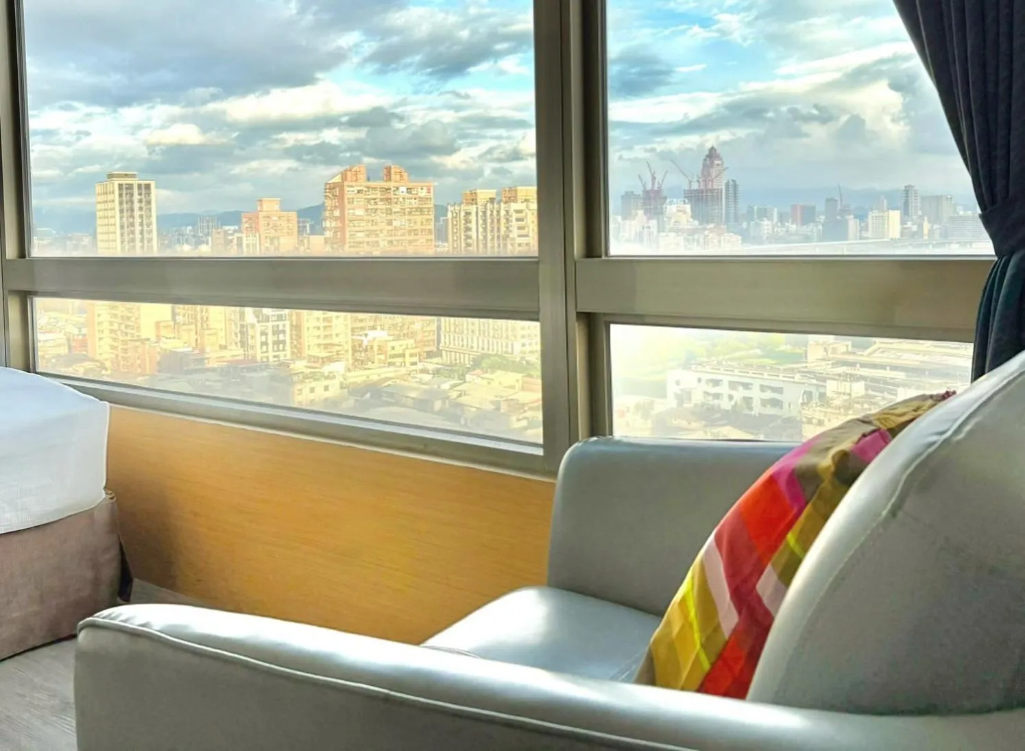 Bed in Wemeet Hotel Taipei