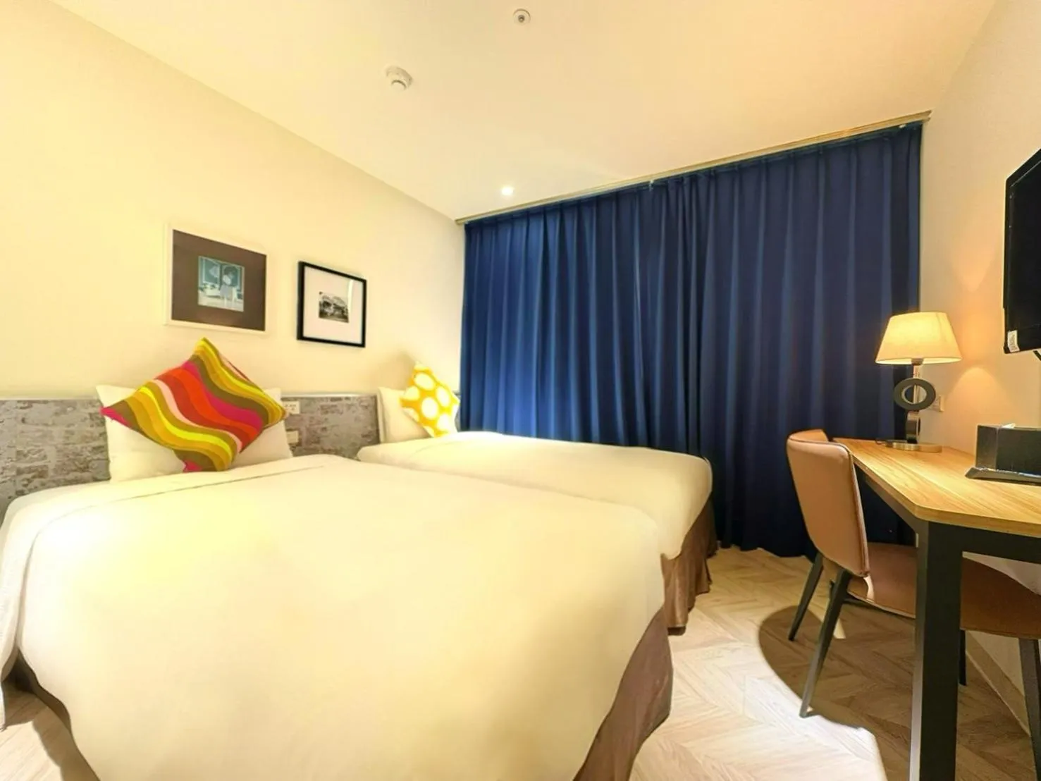 Photo of the whole room, Bed in Wemeet Hotel Taipei