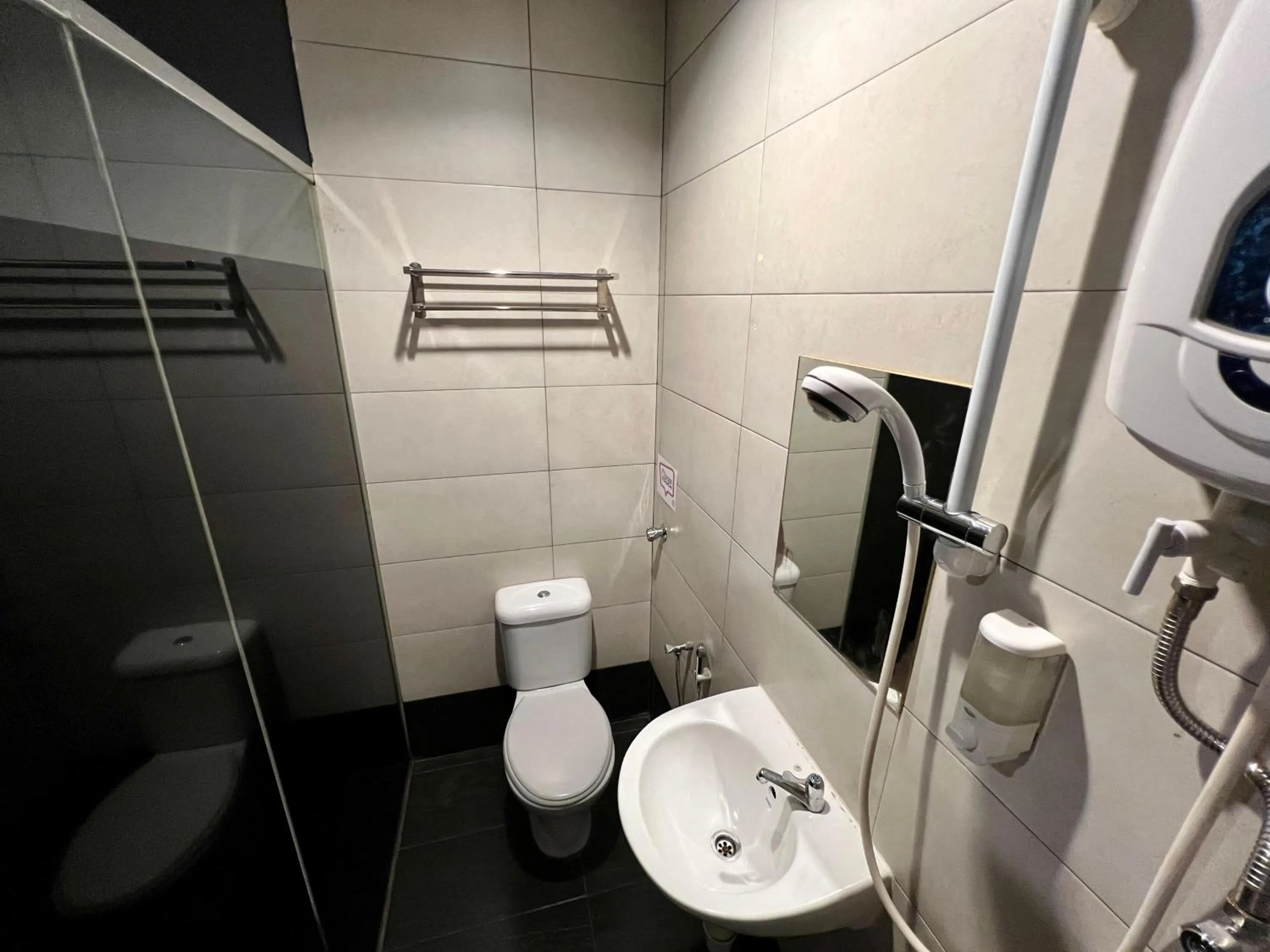 Property building in 1 Hotel Kuchai Lama