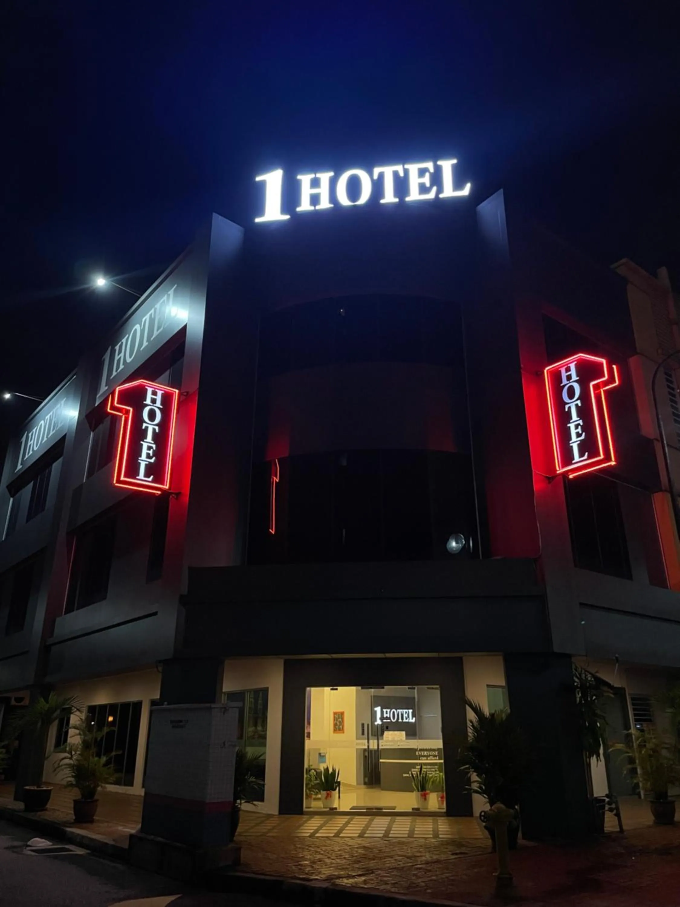 Property building in 1 Hotel Kuchai Lama