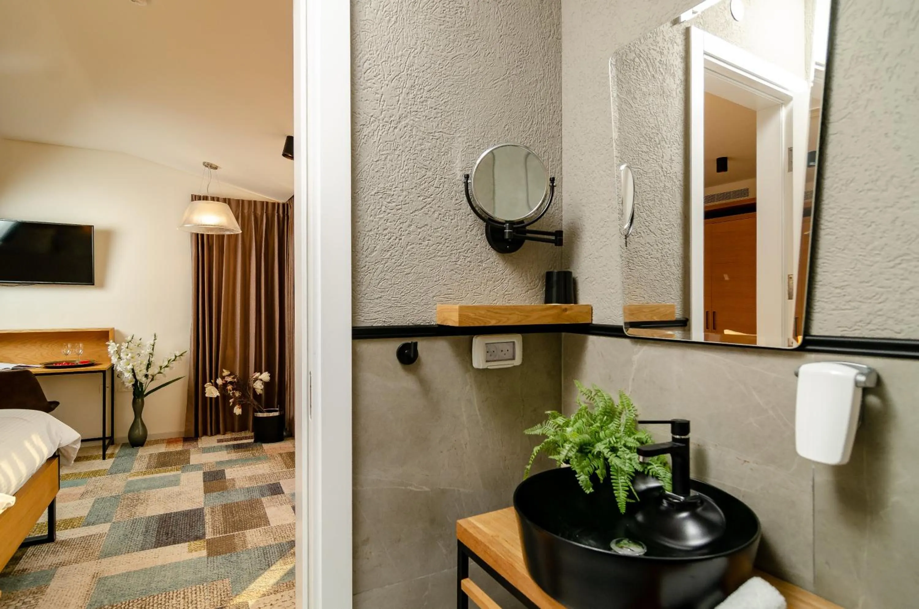 Bathroom, Bed in Biazi Hotel