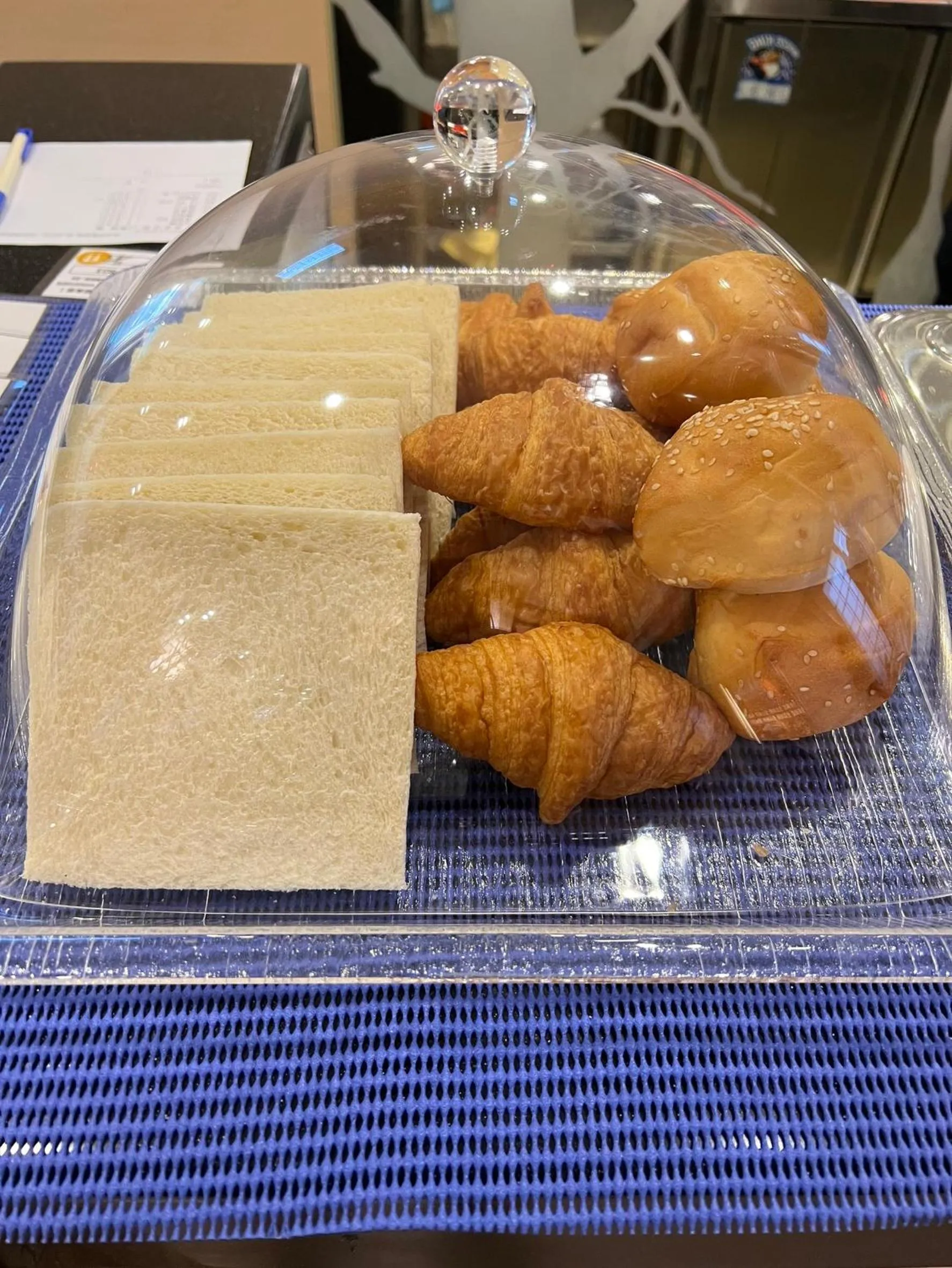 Restaurant/places to eat in Link World Hotel