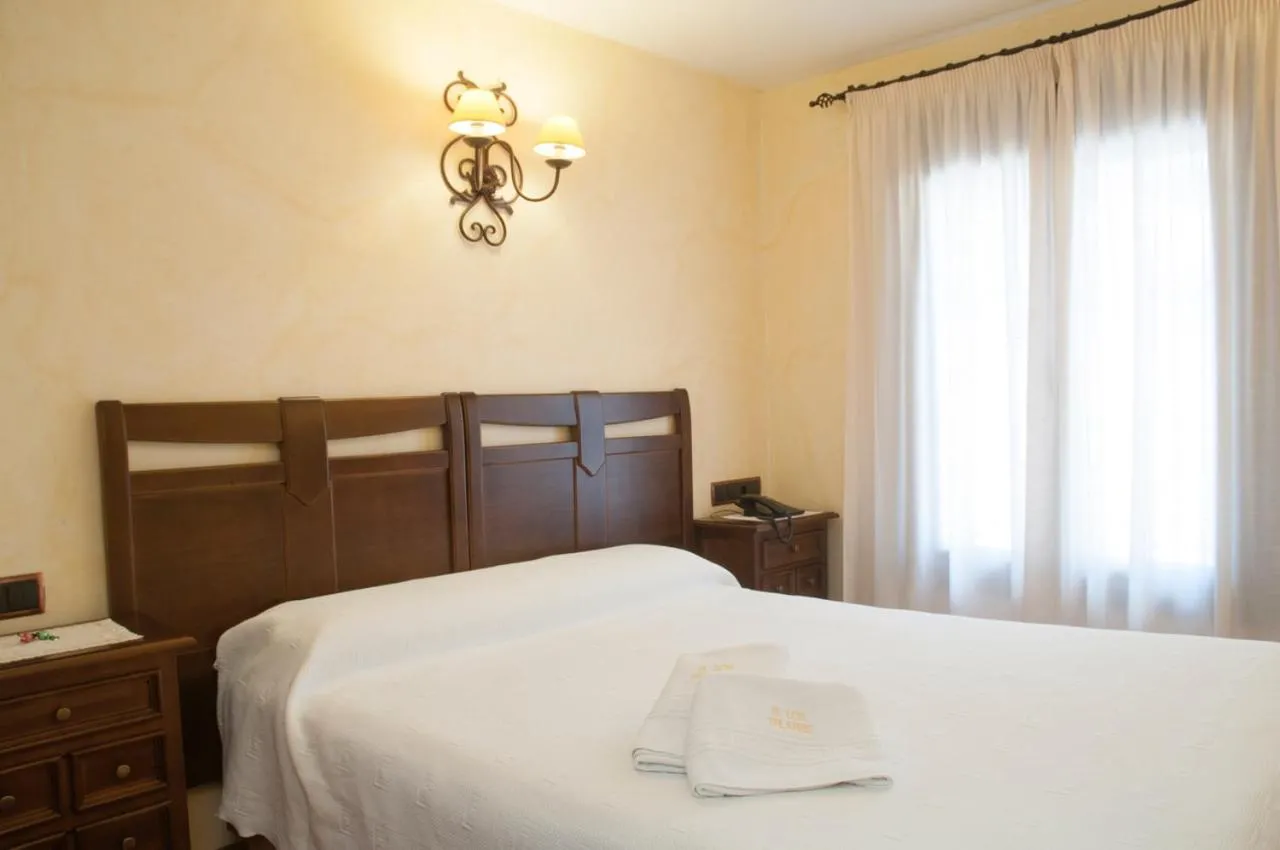 Bedroom, Bed in Hostal Rural Los Telares