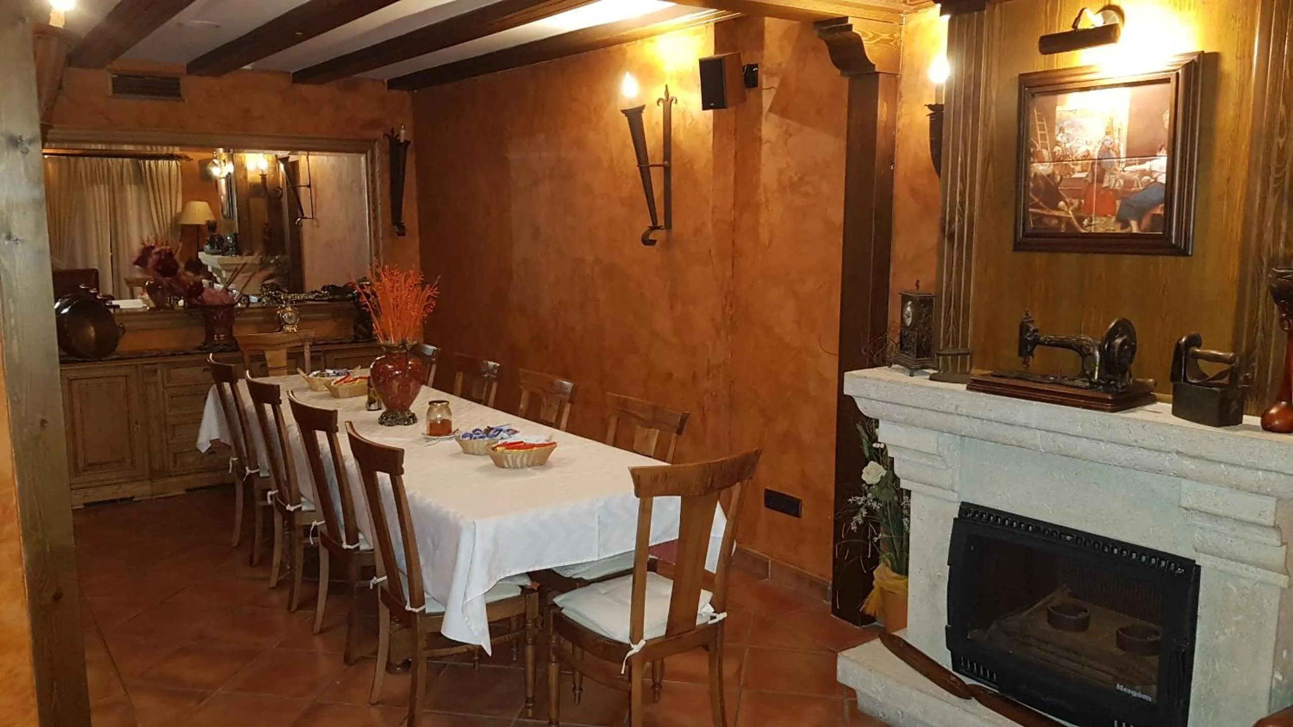 Communal lounge/ TV room in Hostal Rural Los Telares