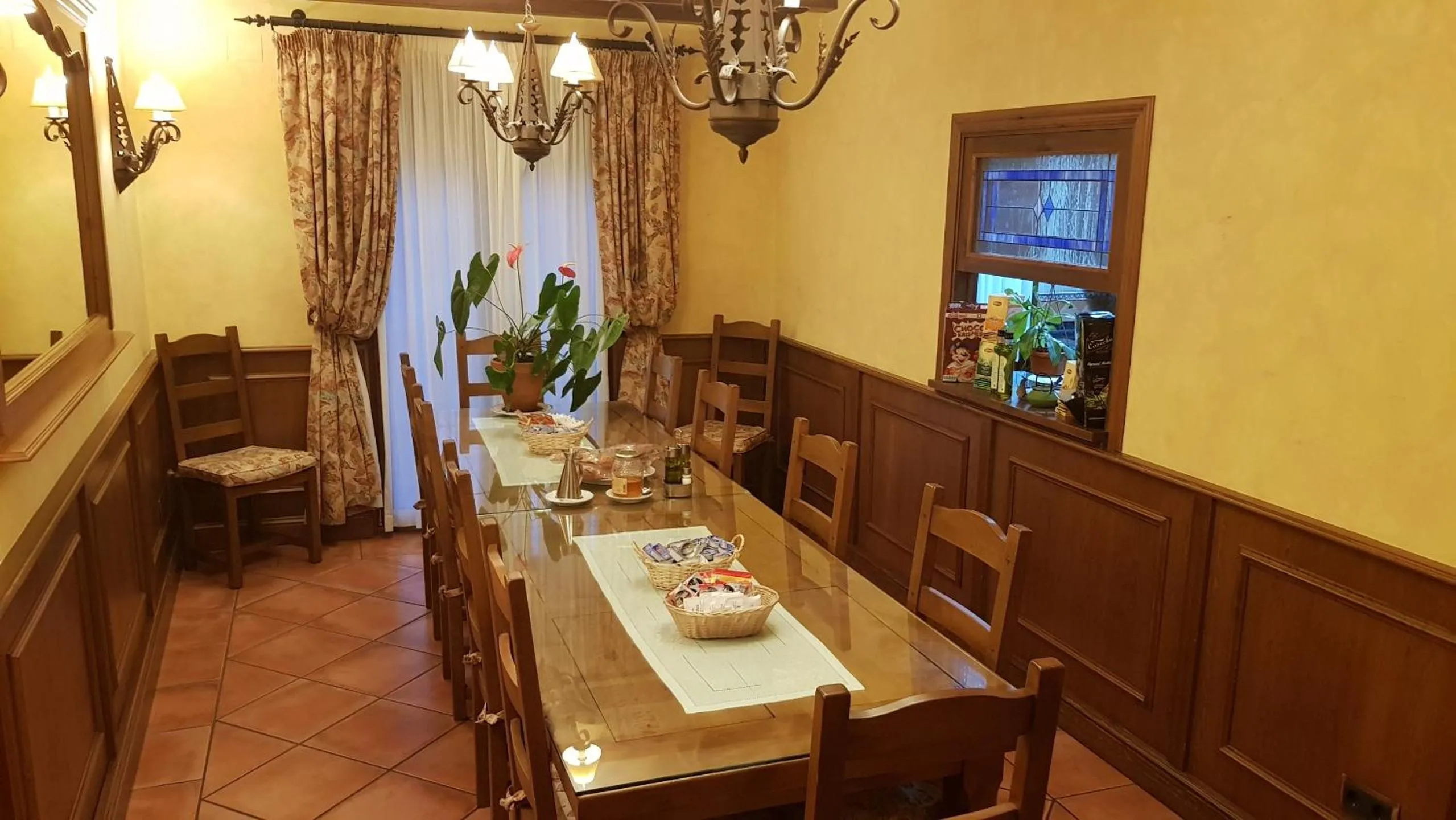 Restaurant/places to eat in Hostal Rural Los Telares