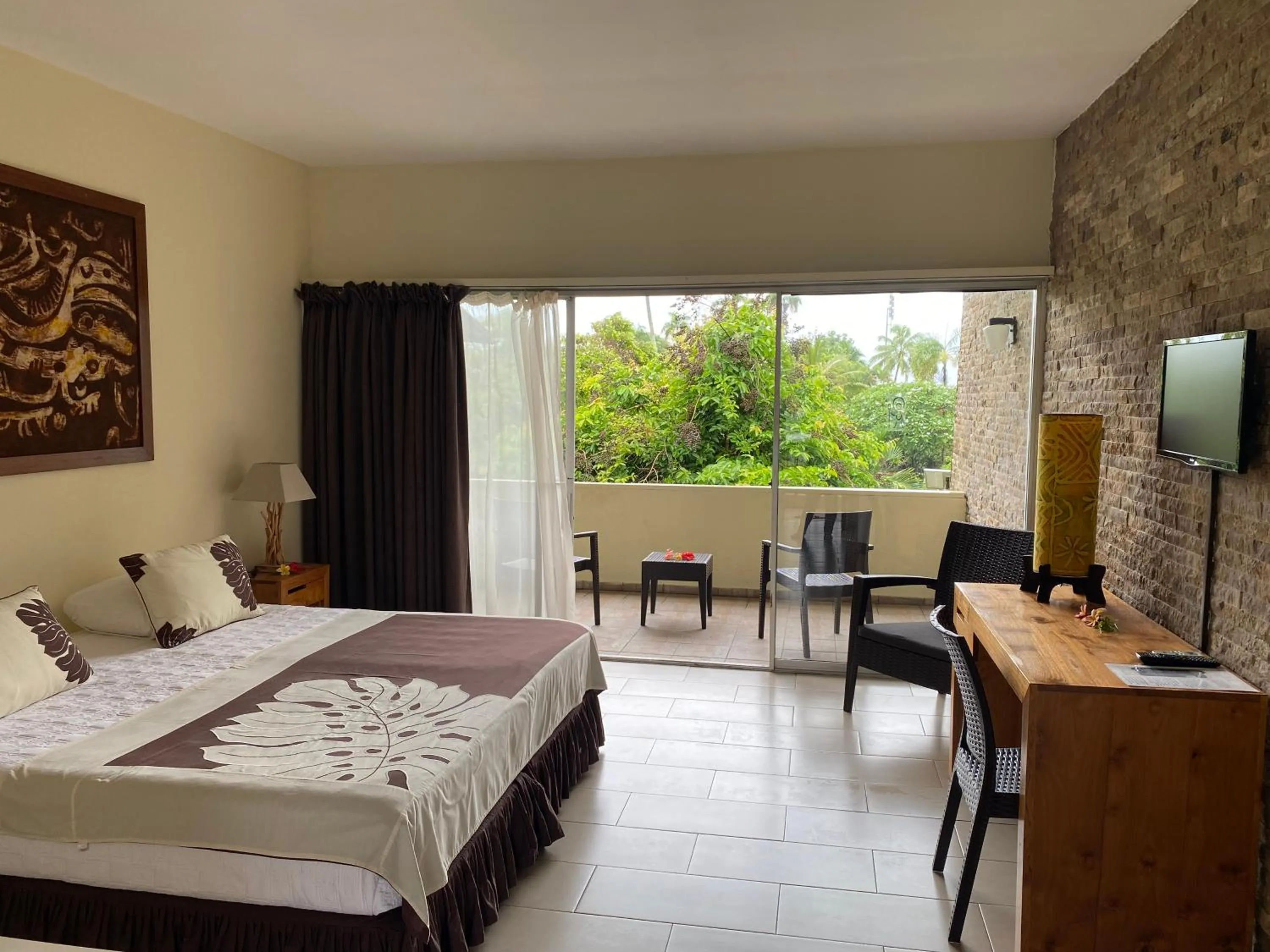 Photo of the whole room, Bed in Royal Tahitien