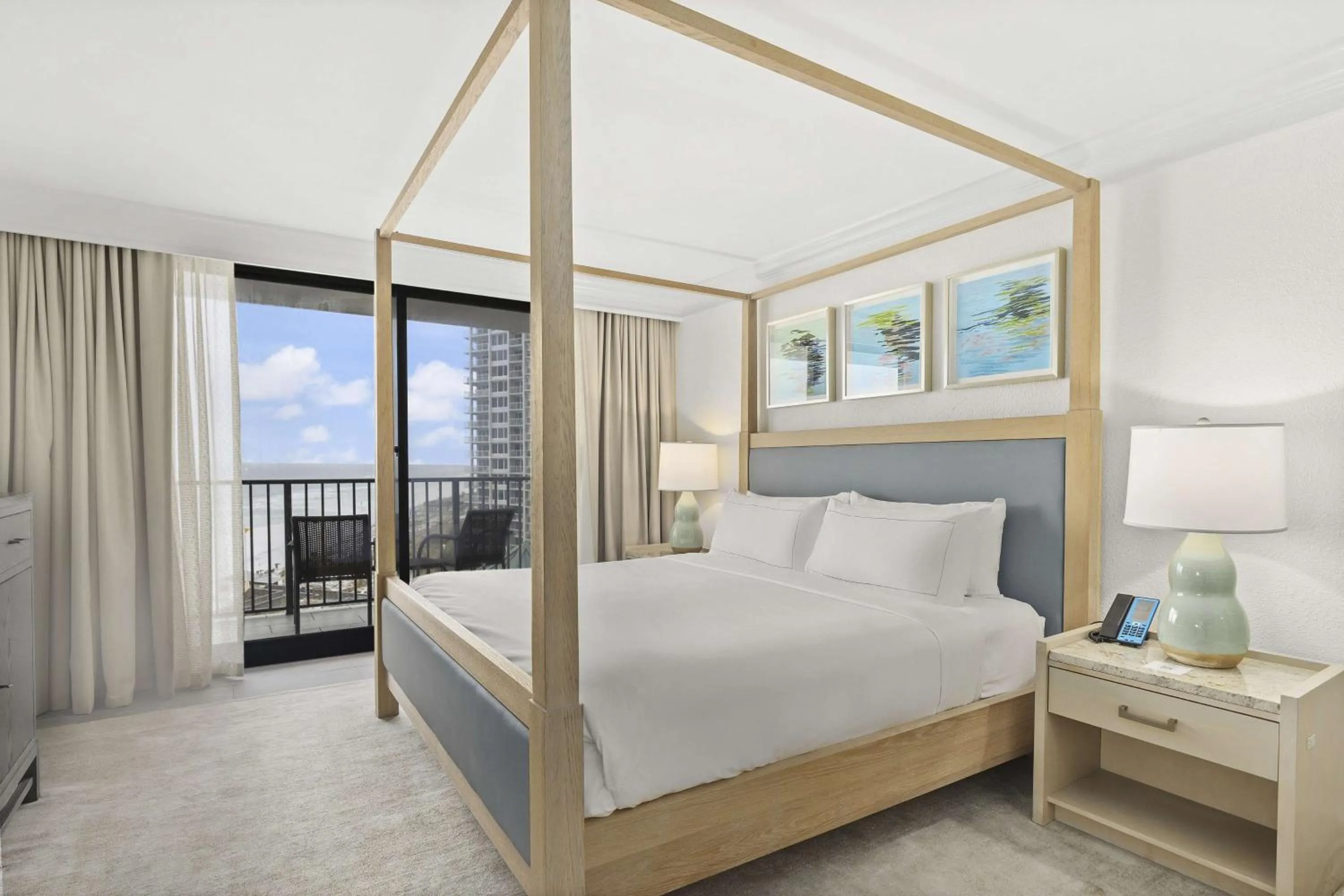 Bed in Hilton Sandestin Beach Golf Resort & Spa