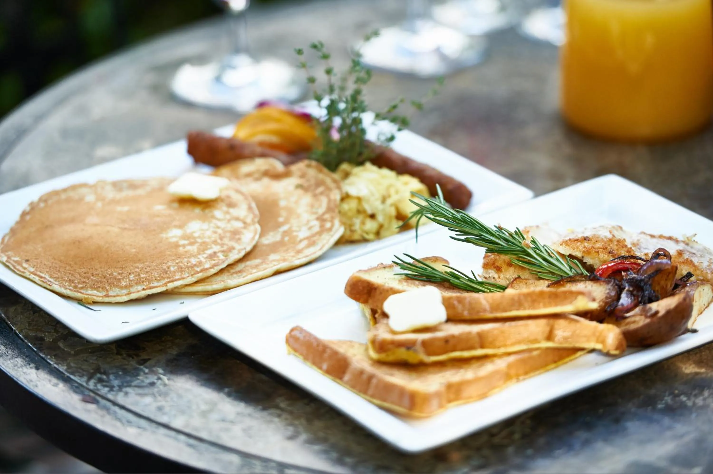 Breakfast in DoubleTree by Hilton Dallas Market Center