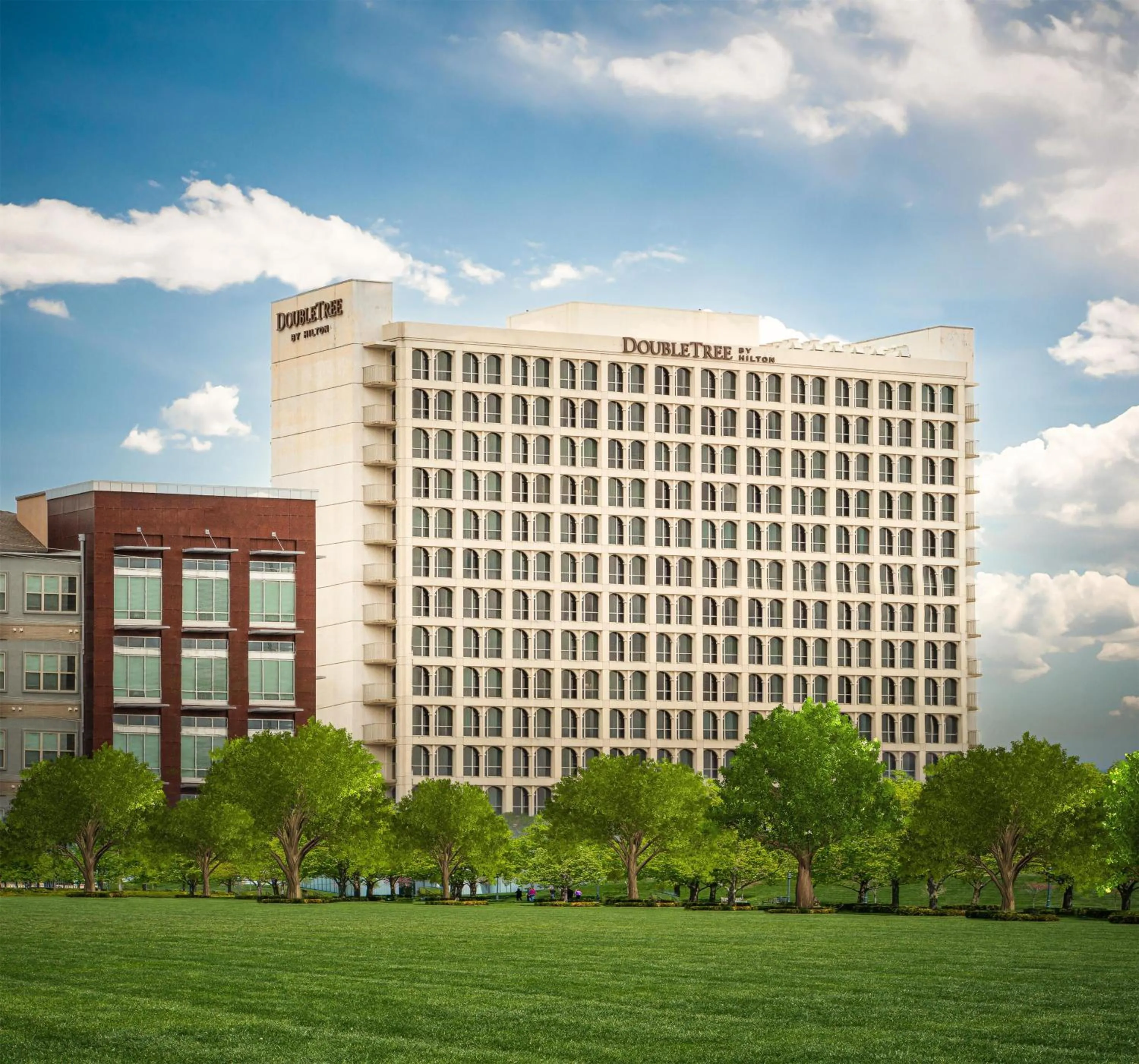 Property building in DoubleTree by Hilton Dallas Market Center
