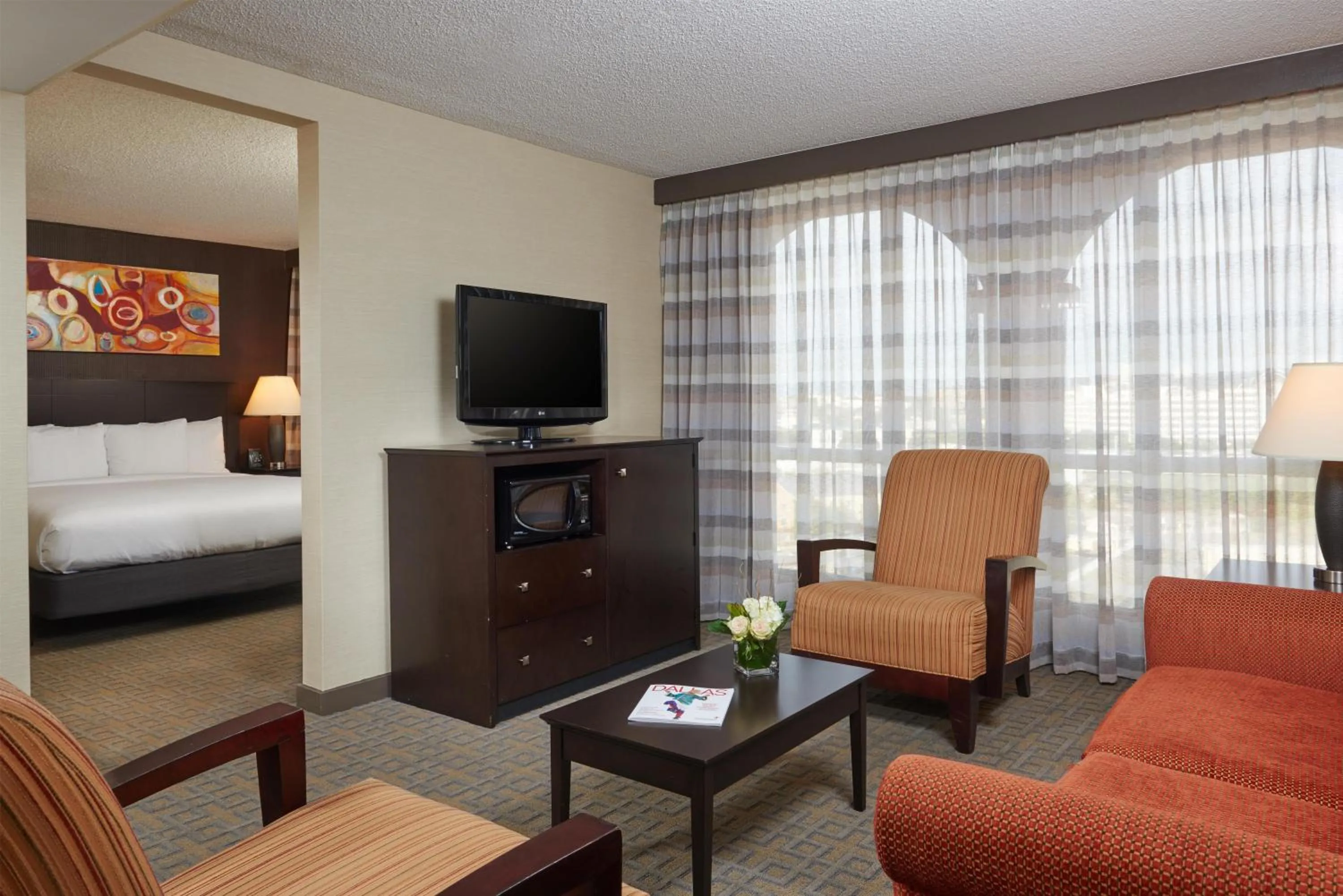 Bedroom, Bed in DoubleTree by Hilton Dallas Market Center