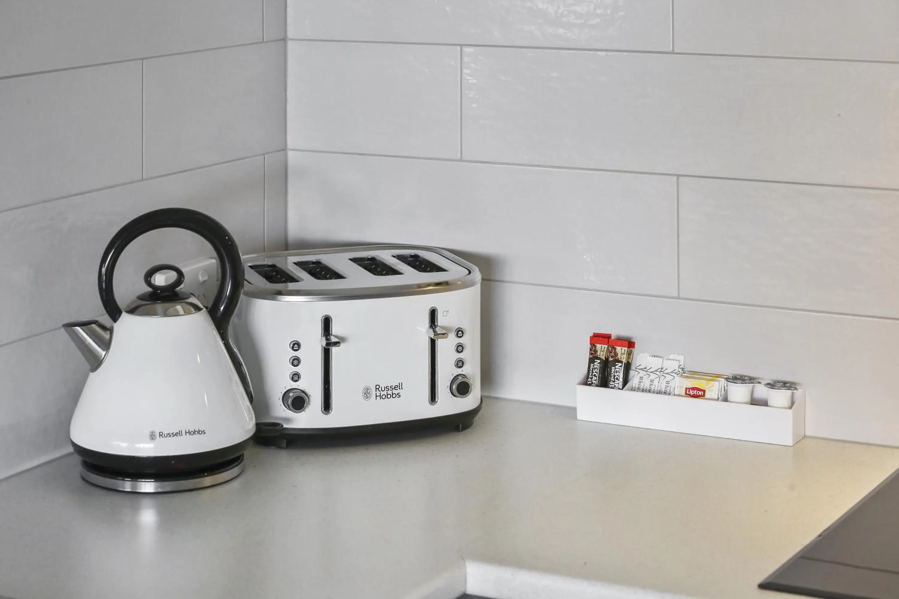 Coffee/tea facilities in Crown Apartments