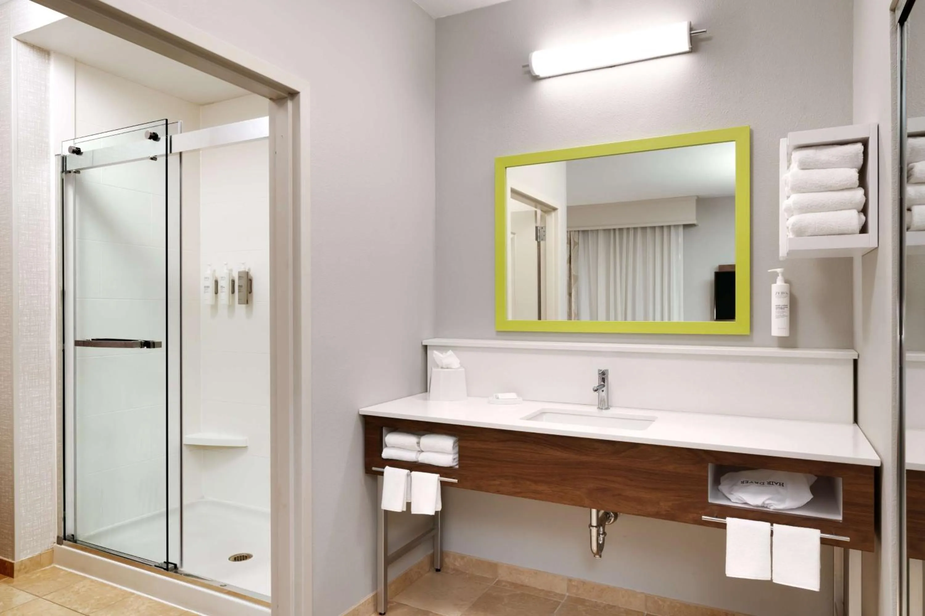 Bathroom in Hampton Inn & Suites Ft Worth-Burleson