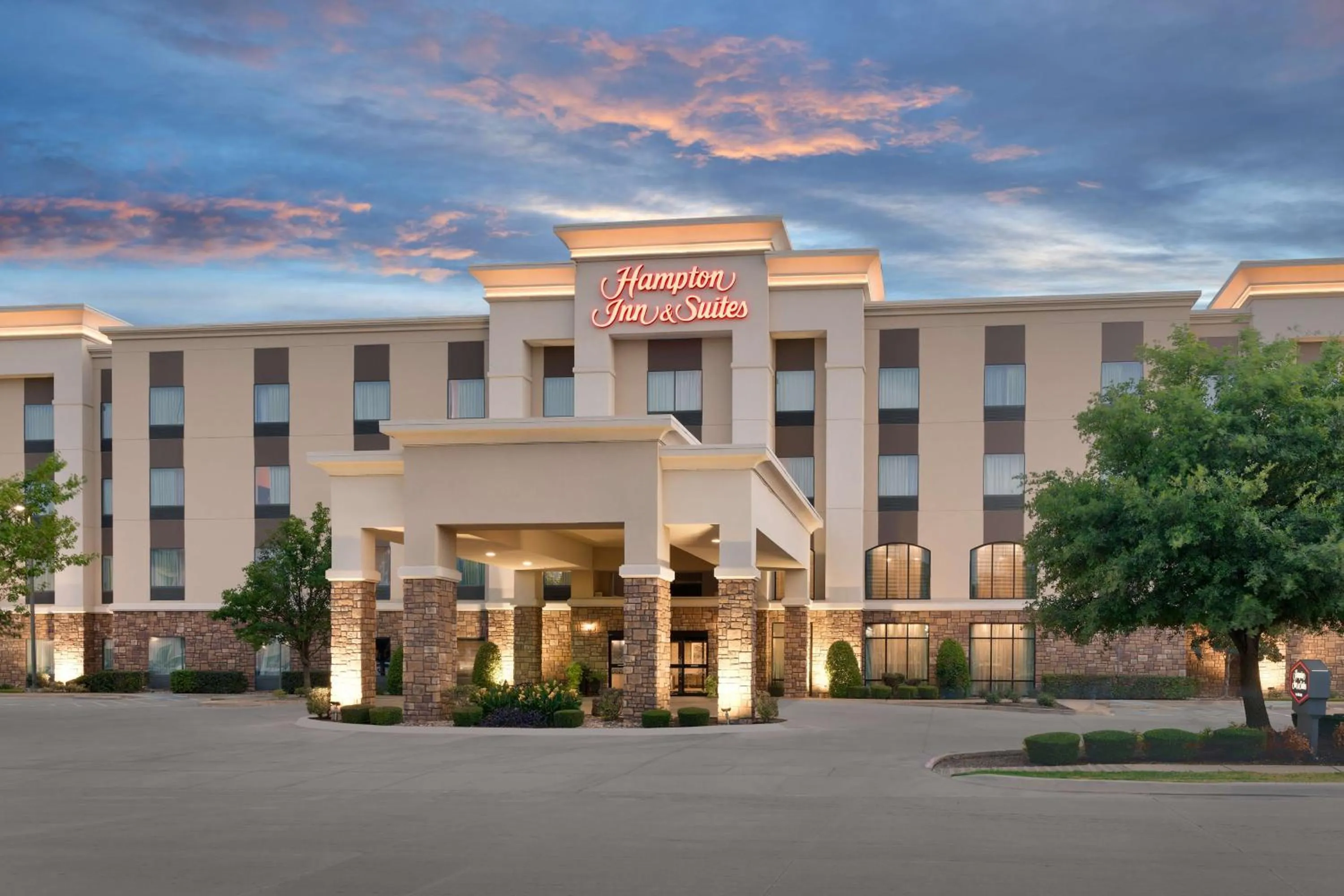 Property building in Hampton Inn & Suites Ft Worth-Burleson