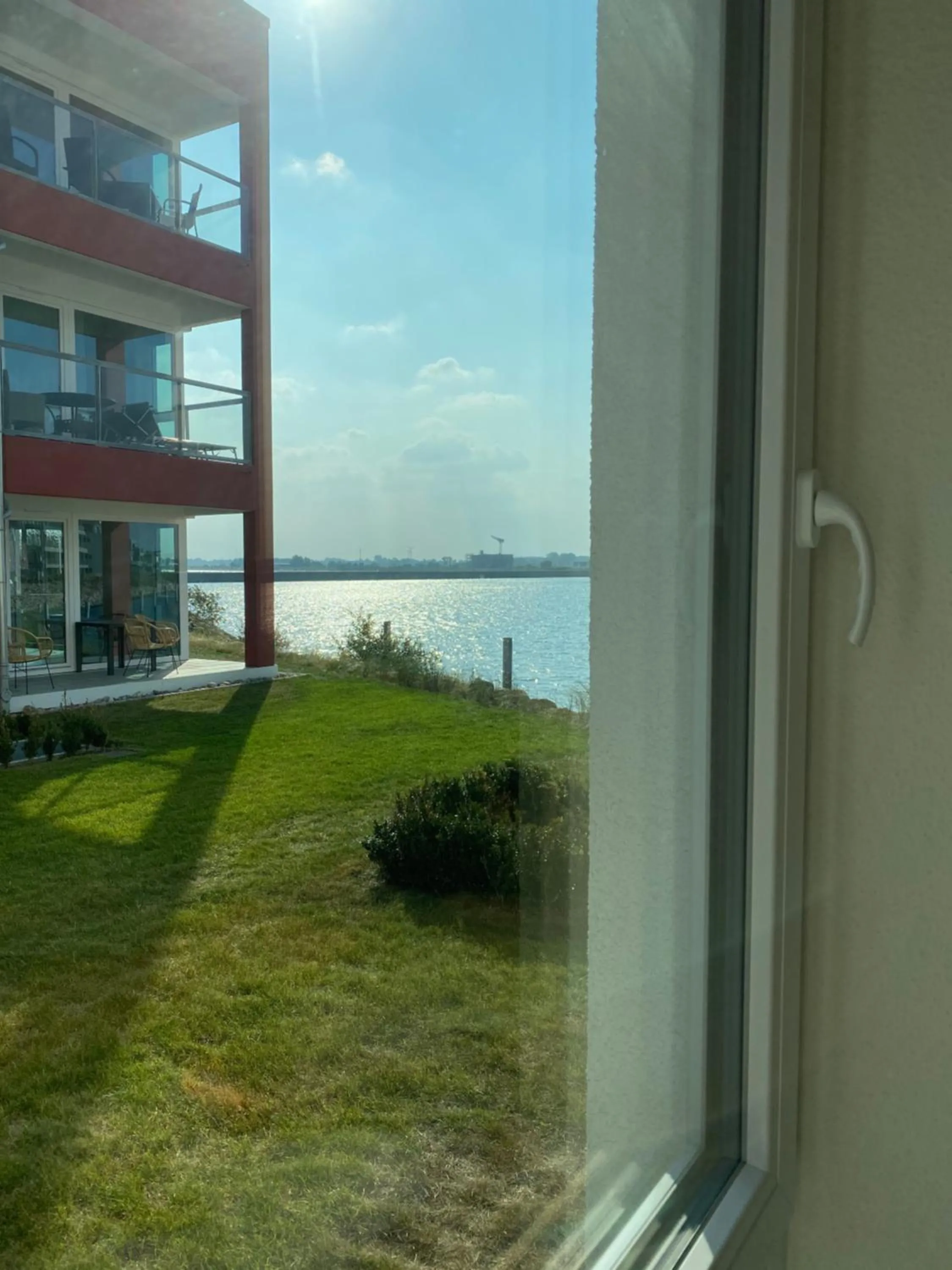 Ferienwohnung direkt am Meer mit Pool und Sauna, Strand fußläufig erreichbar, barrierefrei
