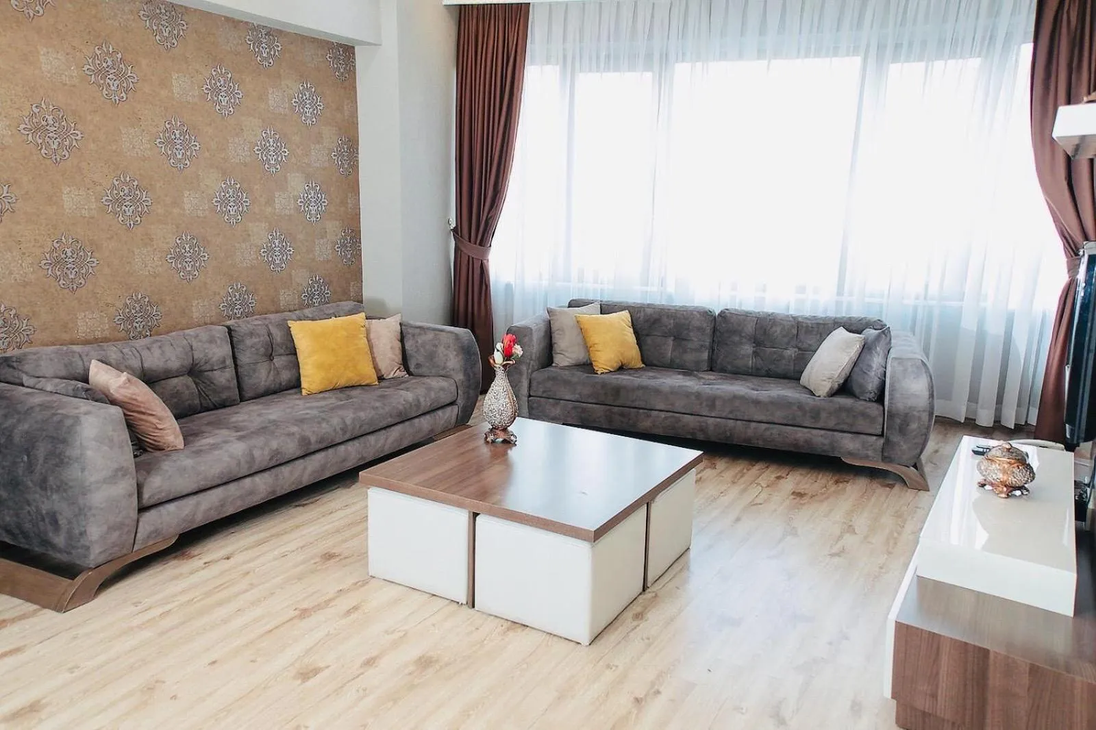 Communal lounge/ TV room in Golf Royal Residence