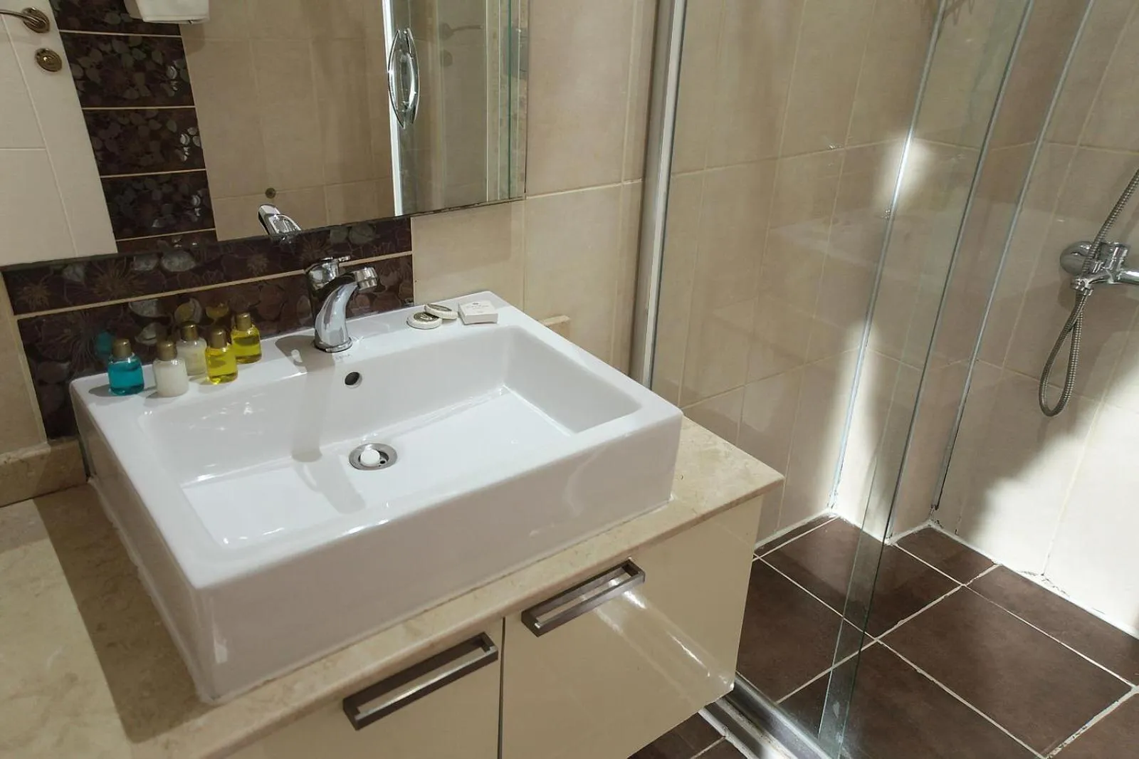 Shower in Golf Royal Residence