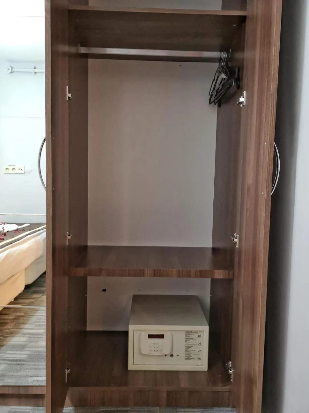 Photo of the whole room, Bed in Golf Royal Residence