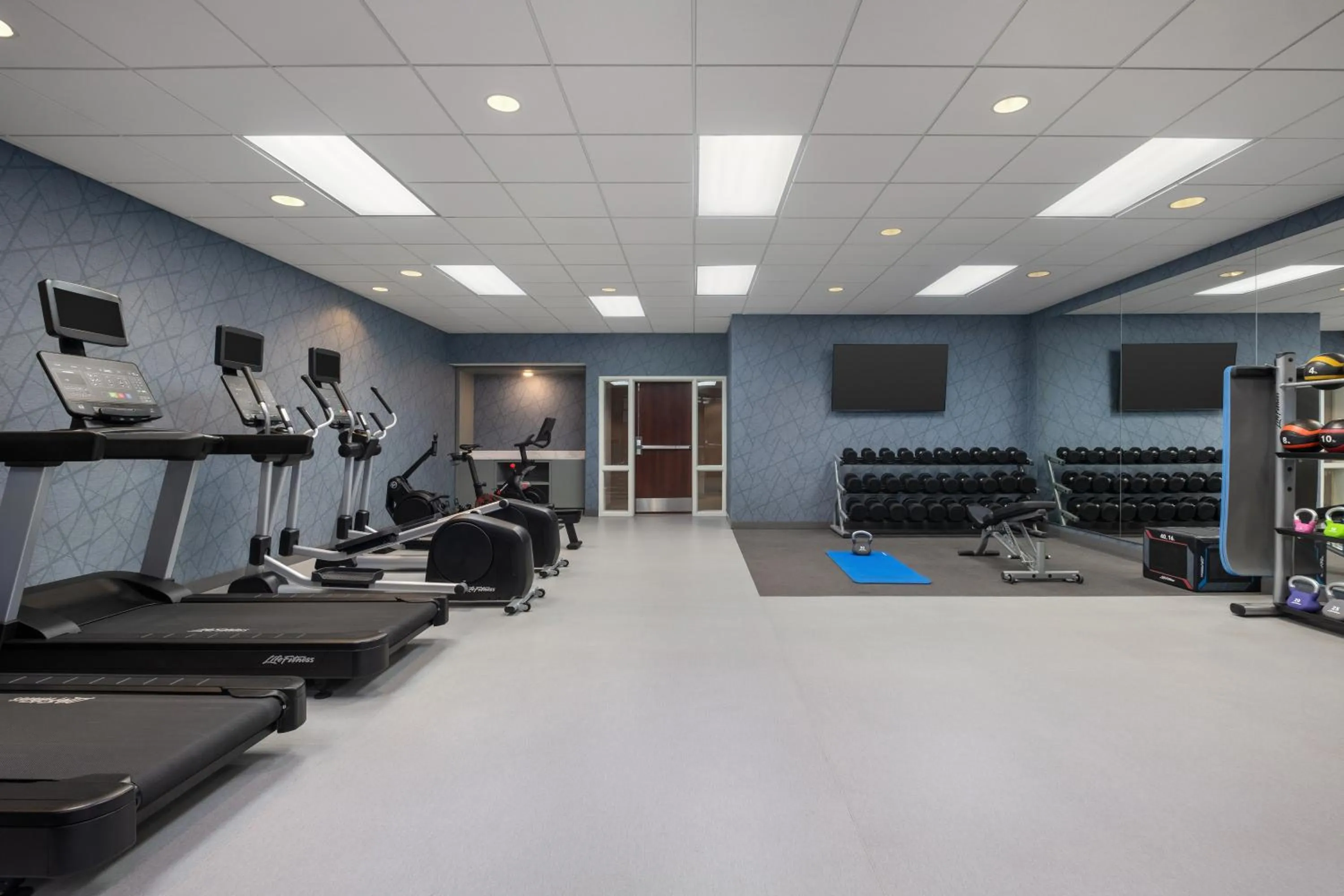 Fitness centre/facilities in Homewood Suites by Hilton Fresno