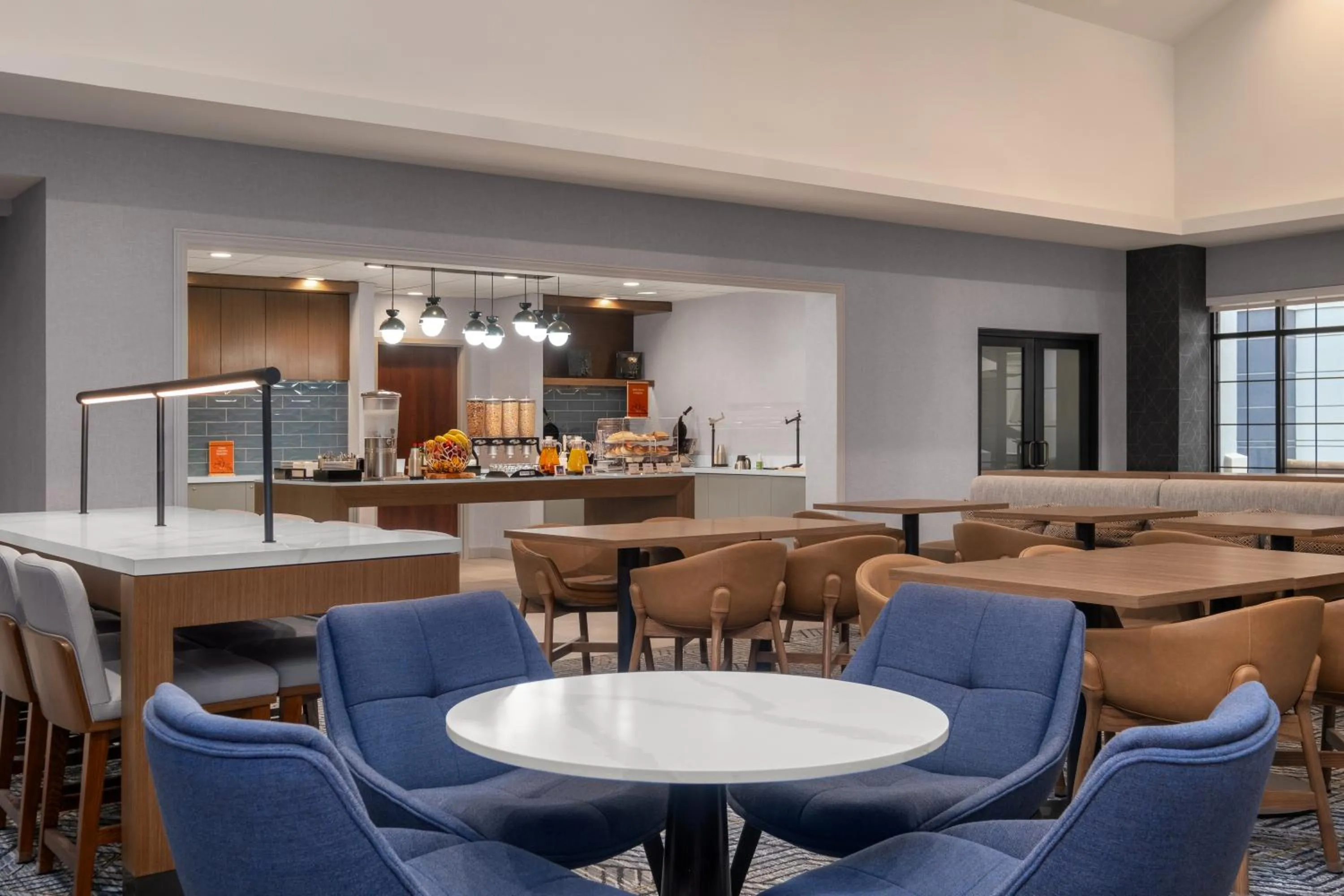 Food and drinks in Homewood Suites by Hilton Fresno