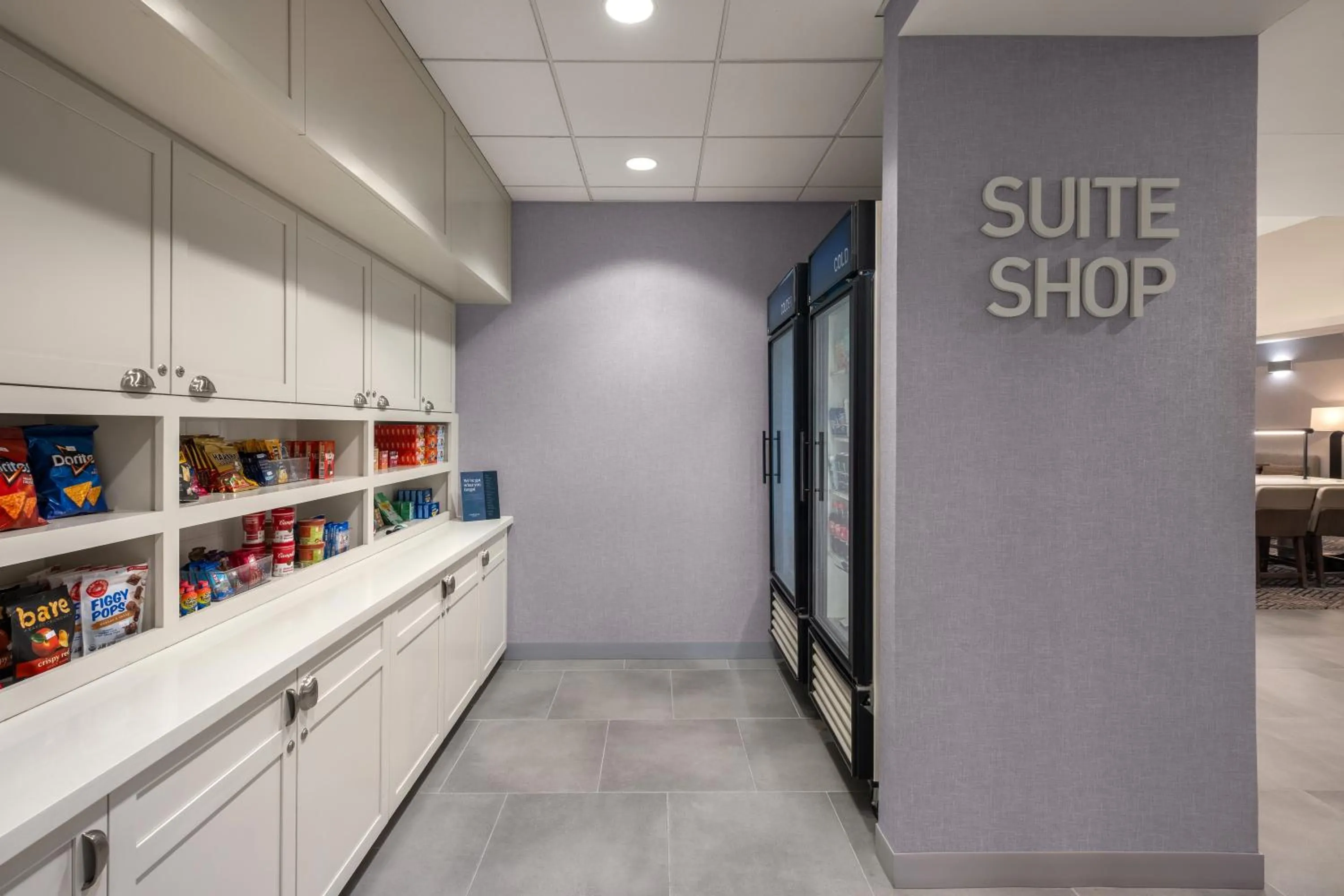 On-site shops in Homewood Suites by Hilton Fresno