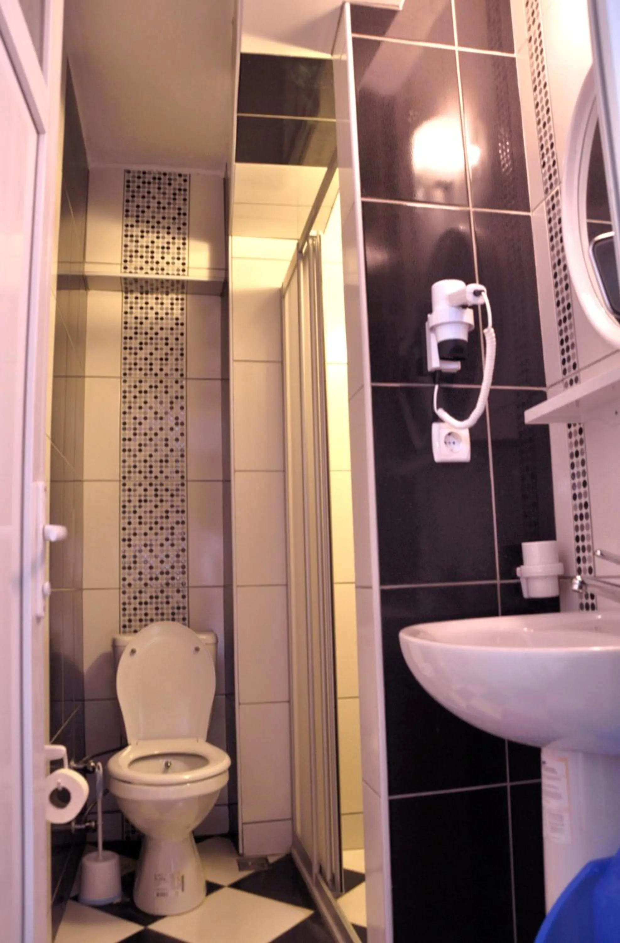 Shower in Durak Hotel