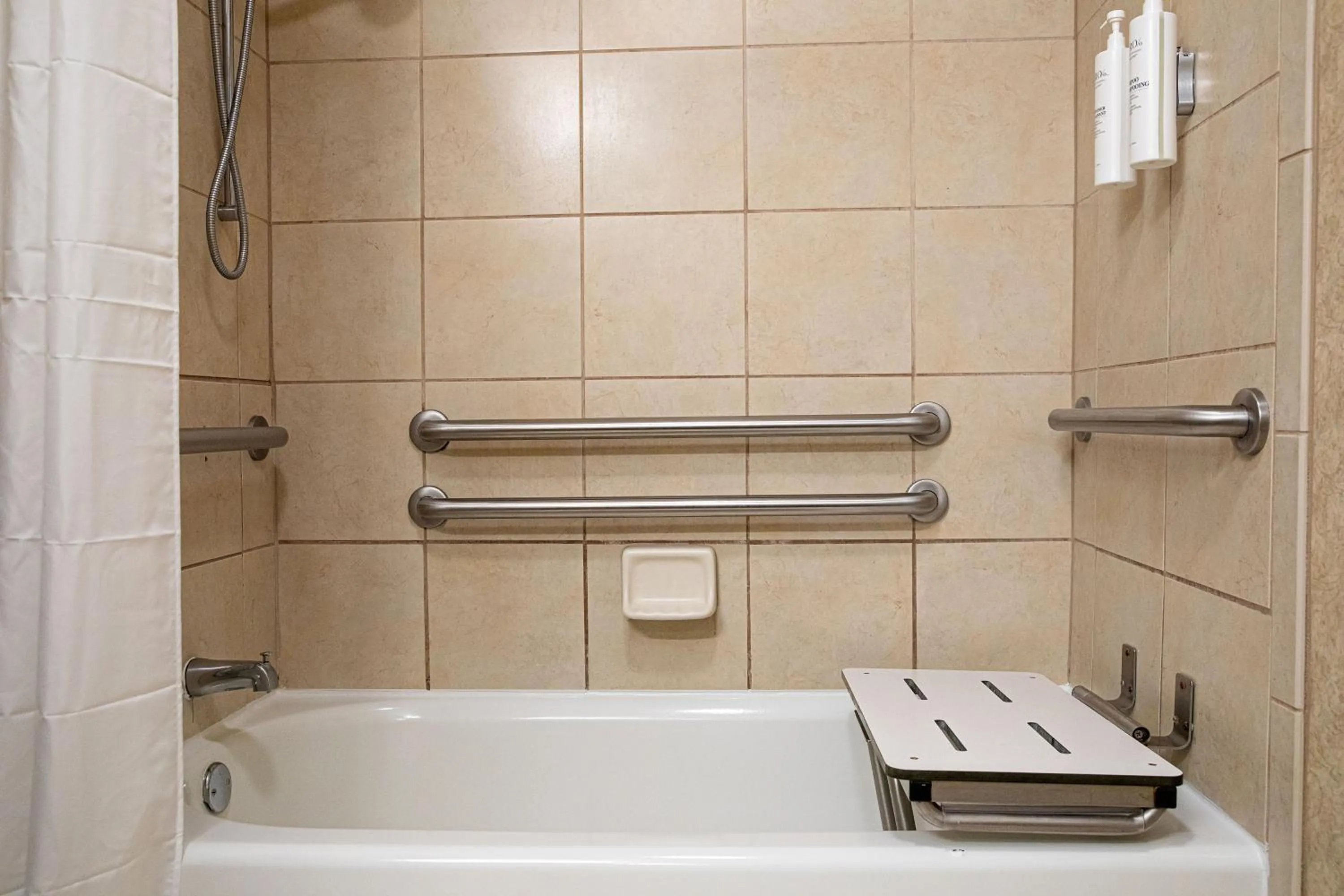 Bathroom in Hampton Inn Charleston-Historic District