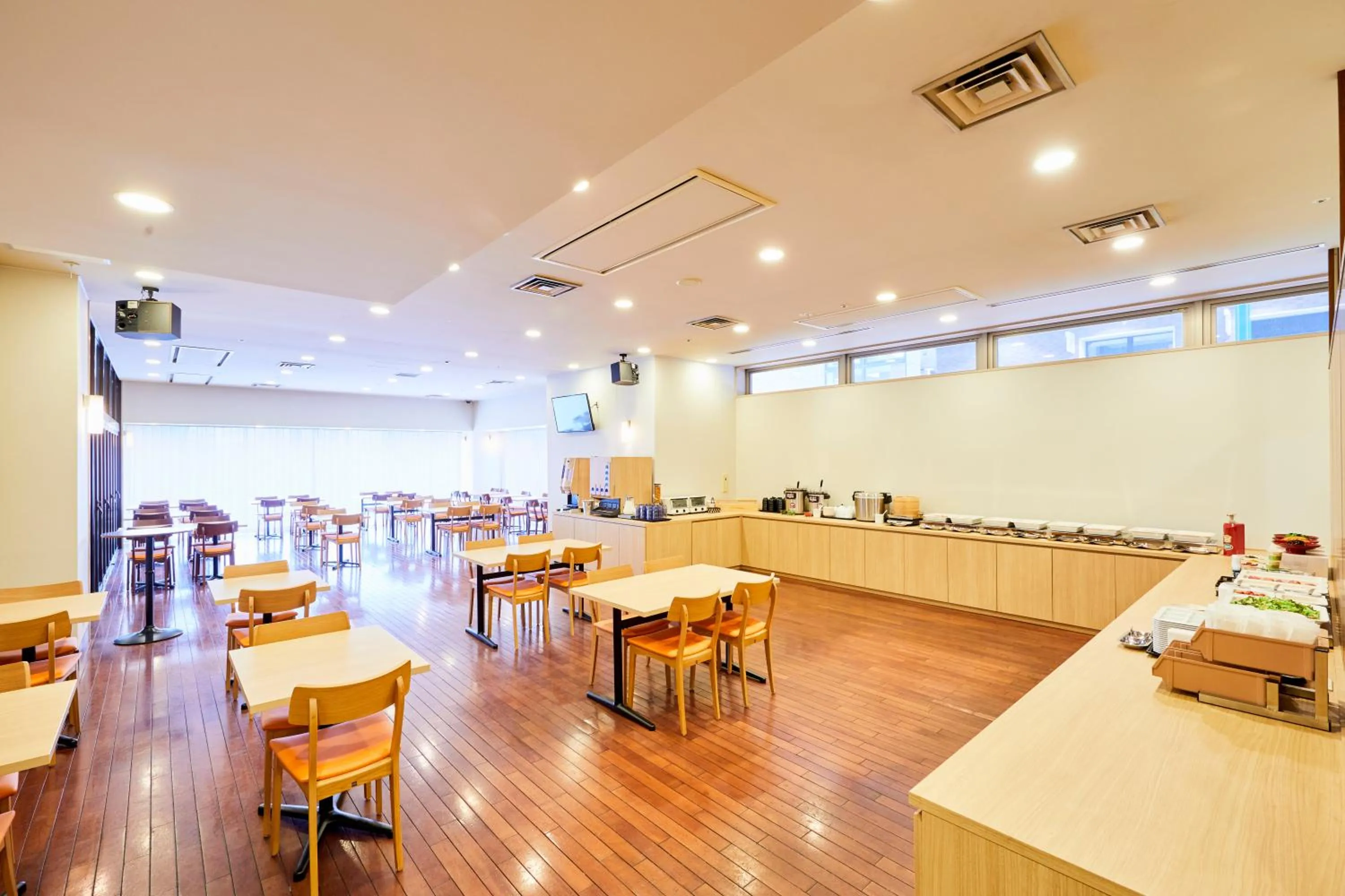 Restaurant/places to eat in KOKO HOTEL Kobe Shinnagata - formerly Hotel Wing International Kobe - Shinnagata Ekimae