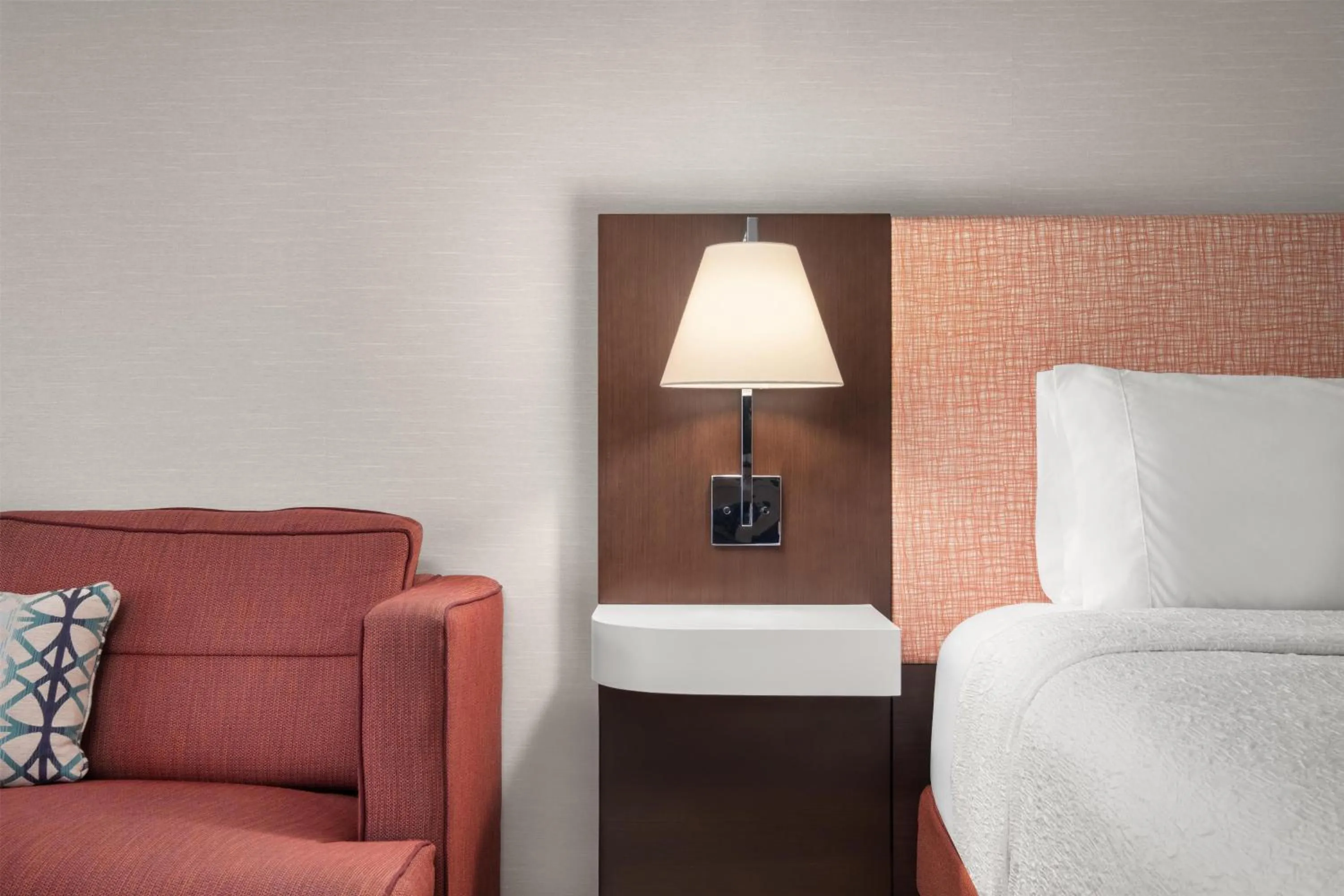 Bed in Hampton Inn & Suites Fresno