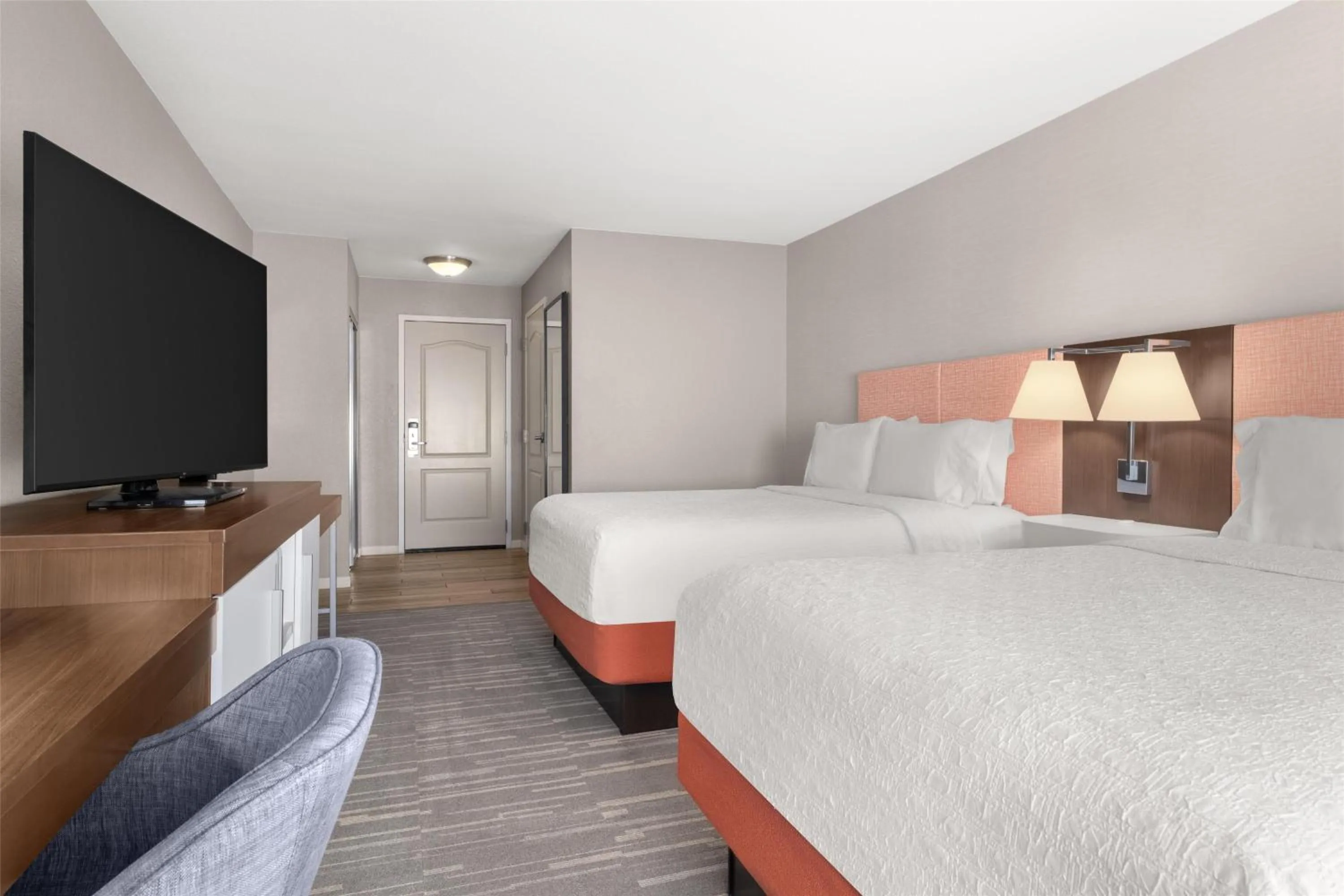 Bed in Hampton Inn & Suites Fresno