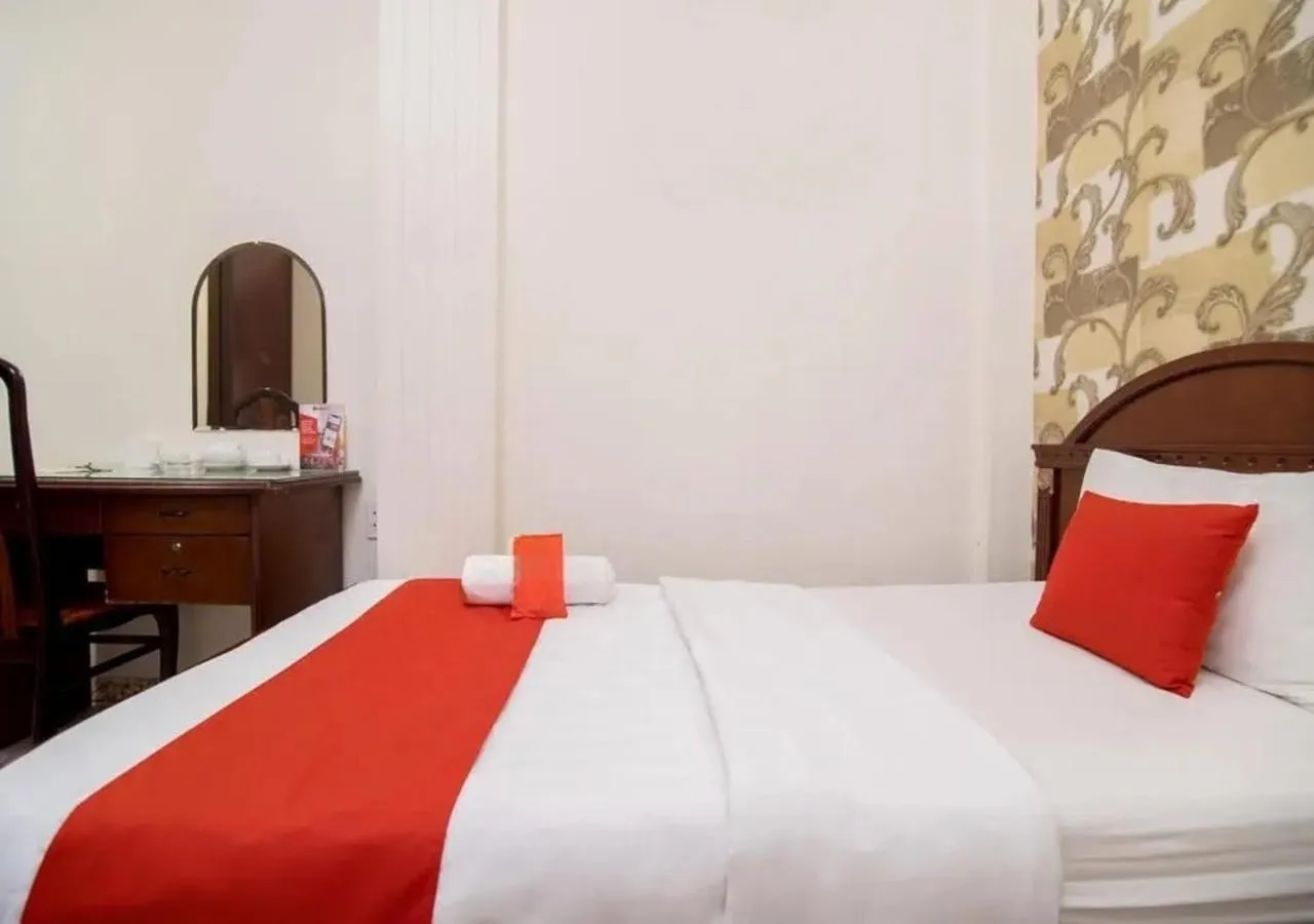 Bed in Tan Hoang Long Hotel