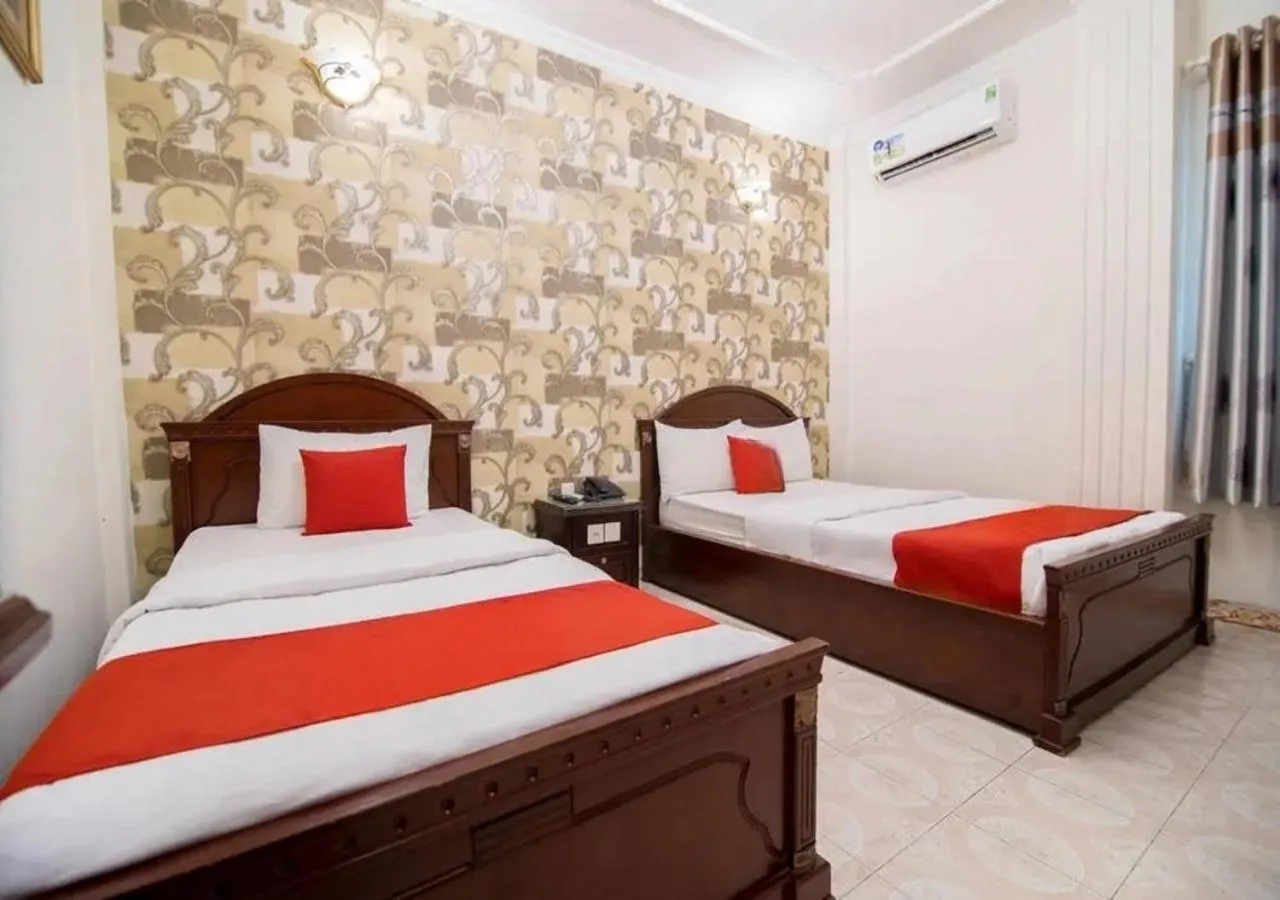 Bedroom, Bed in Tan Hoang Long Hotel