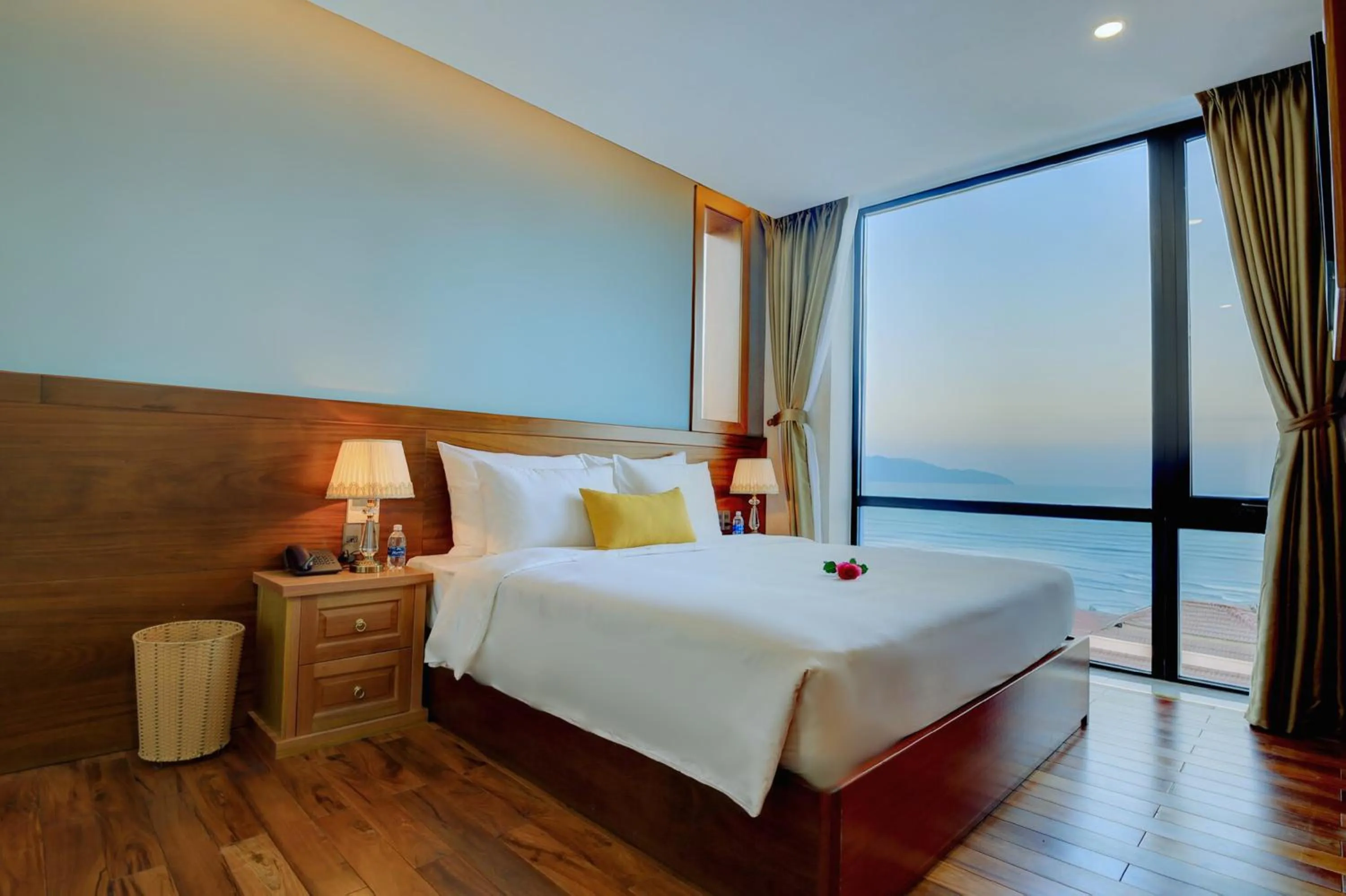 Bed in Sunny Ocean Hotel & Spa