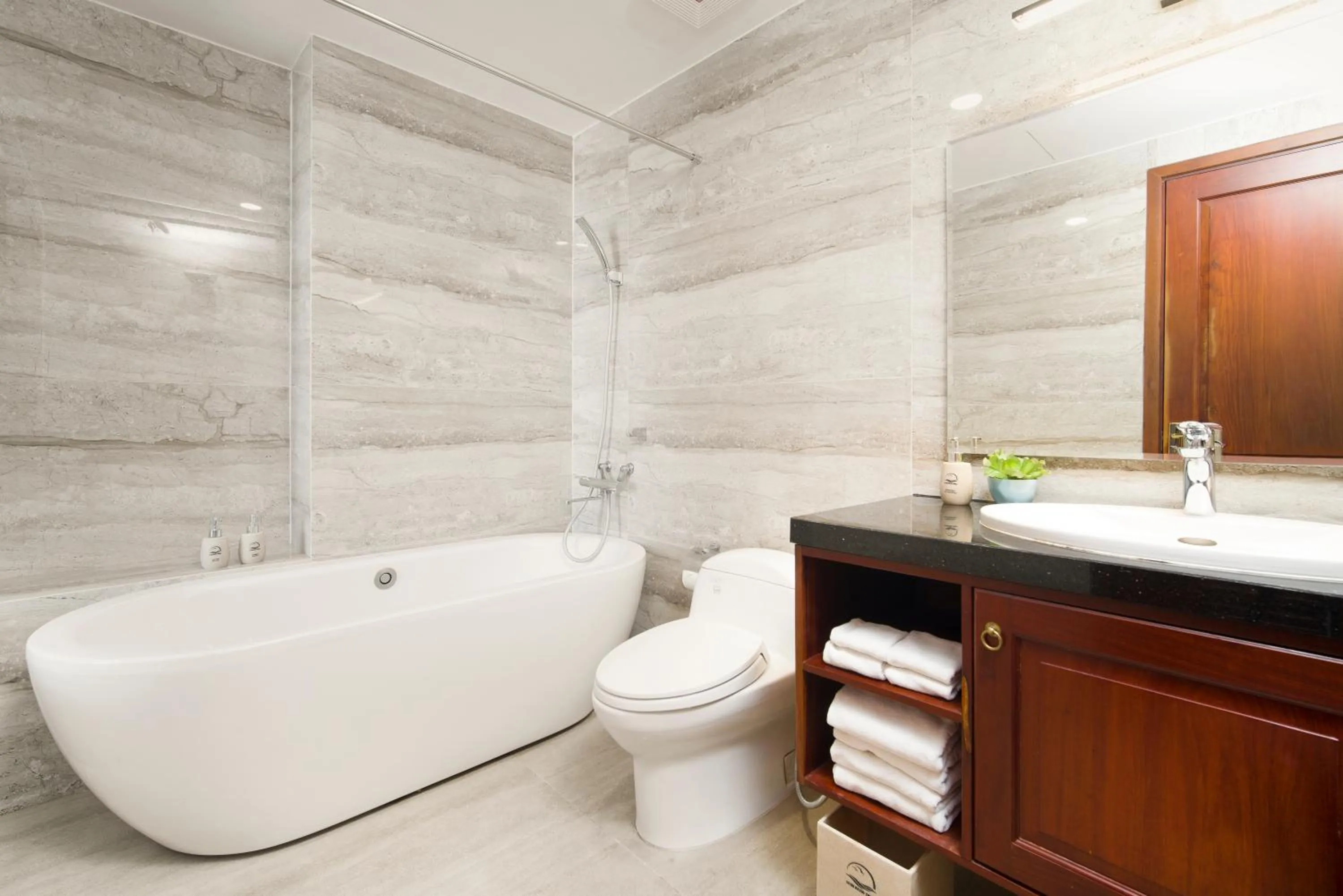 Shower in Sunny Ocean Hotel & Spa