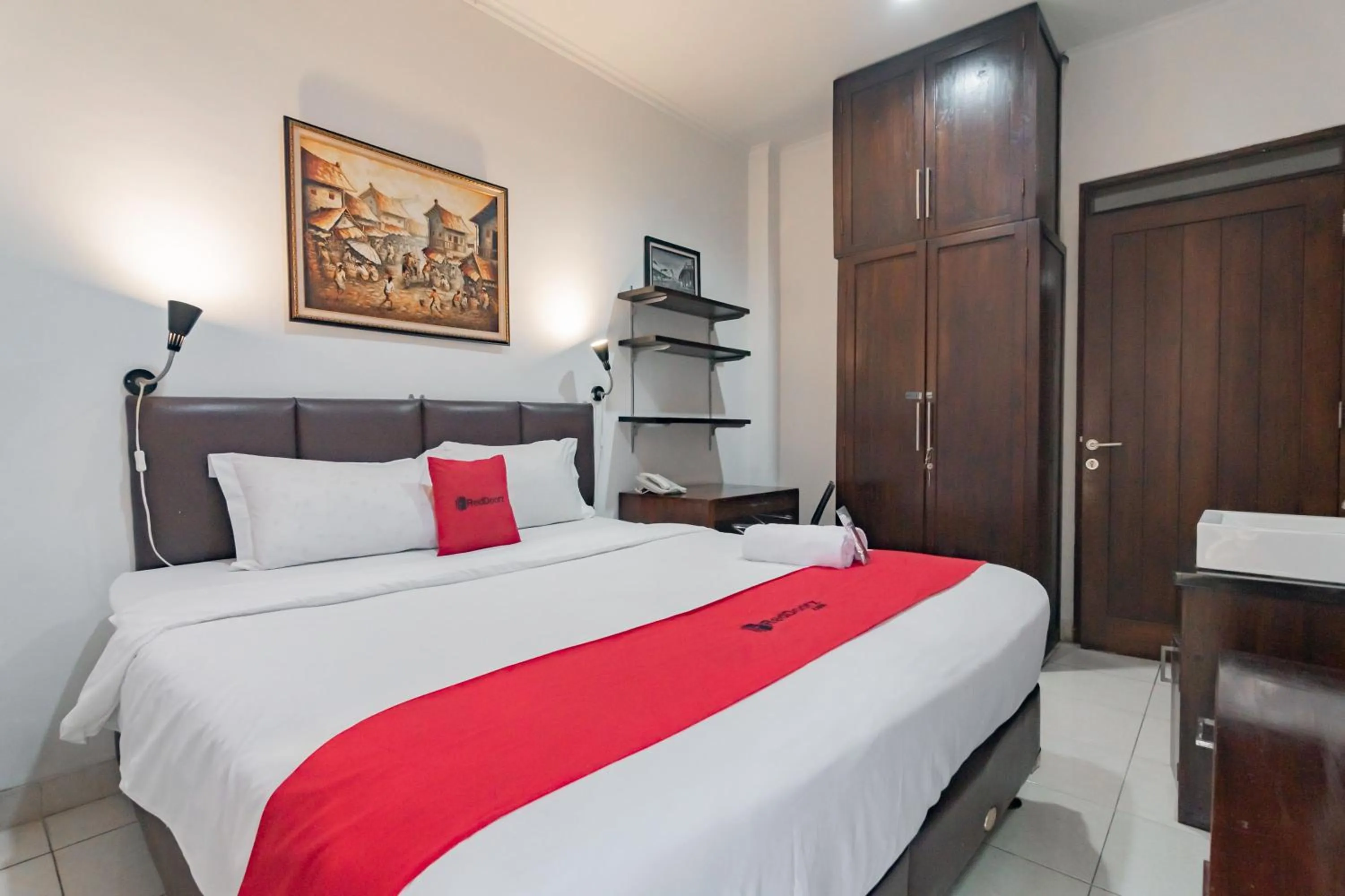 Bedroom, Bed in RedDoorz at Dago Asri 3
