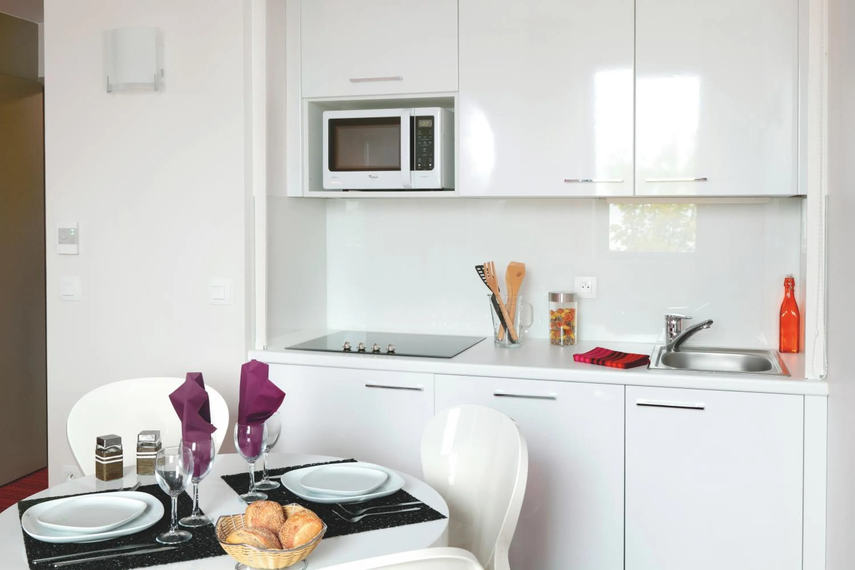 Kitchen or kitchenette in Appart'City Confort Grenoble Inovallée