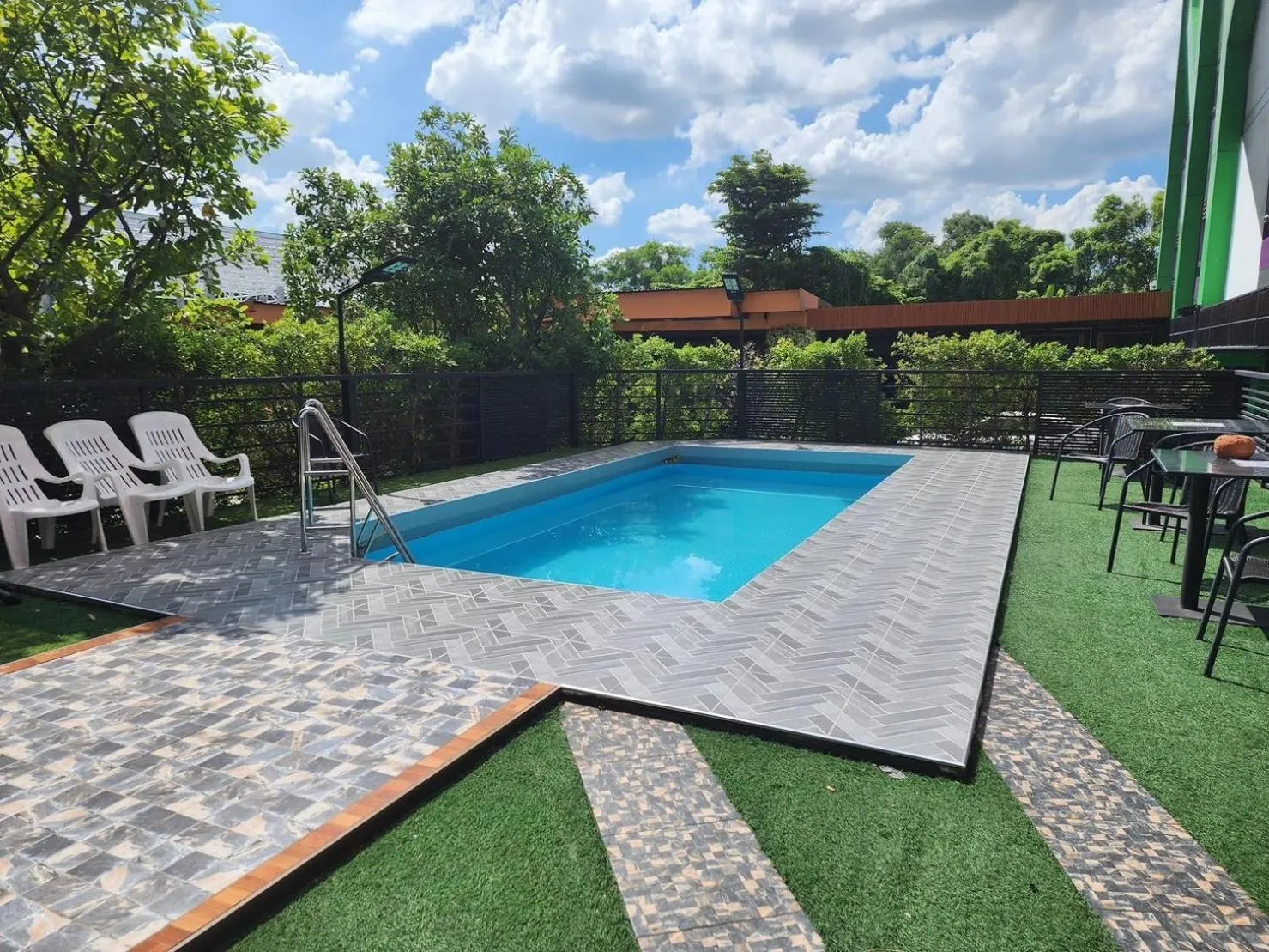 Swimming pool in The Breton Hotel Media
