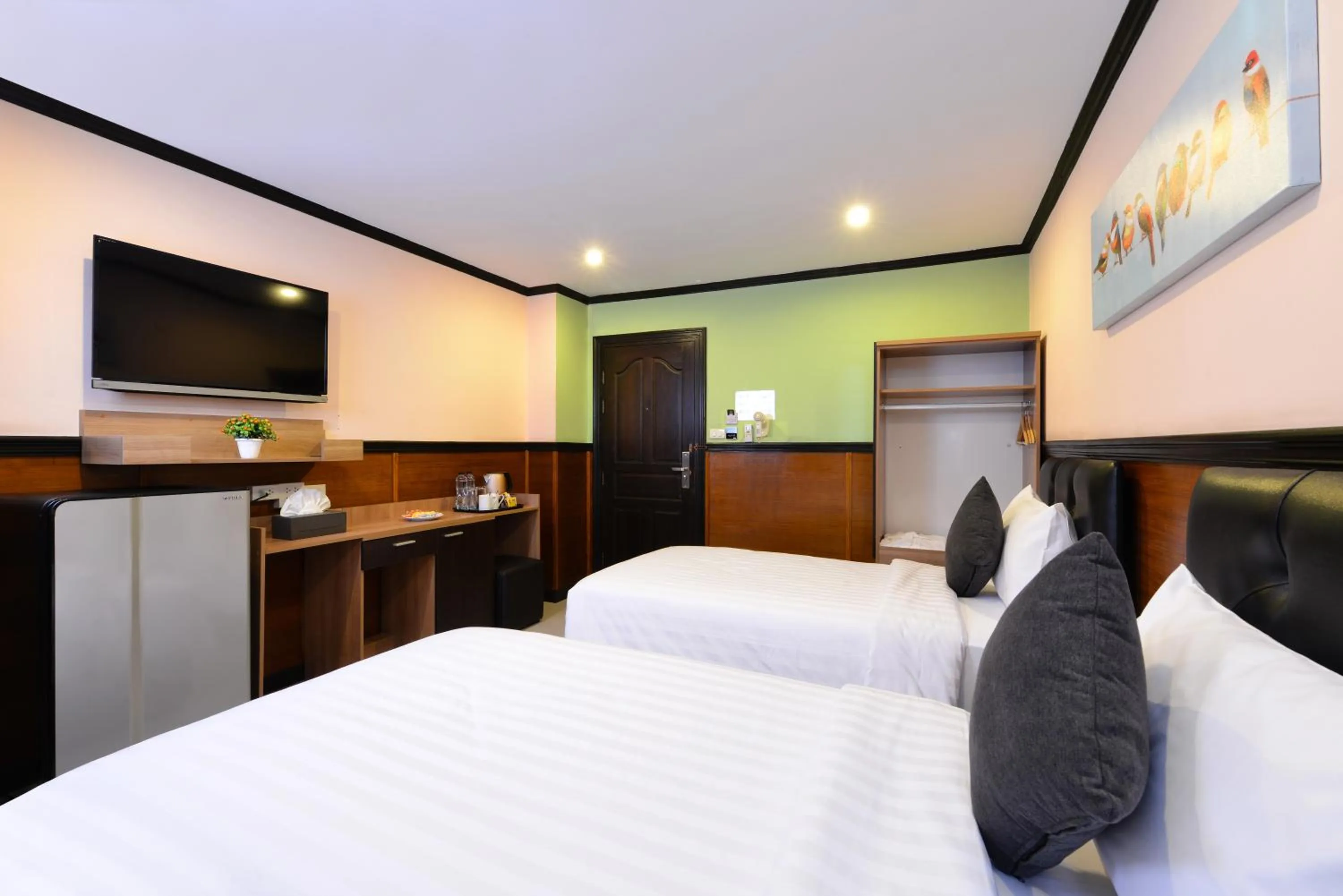 Bed in The Breton Hotel Media