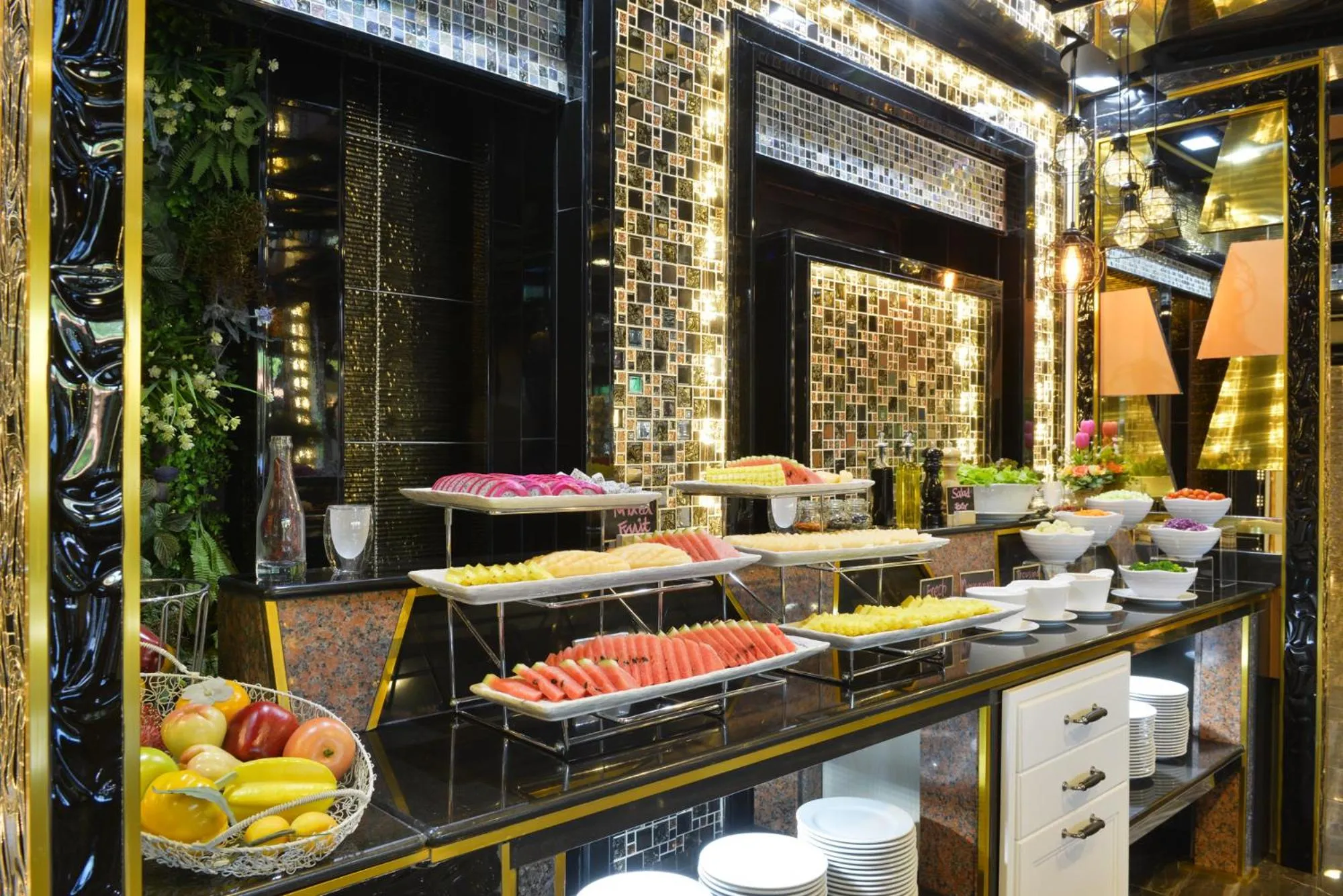 American breakfast in The Breton Hotel Media