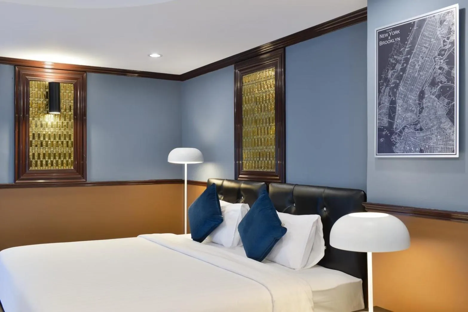 Bed in The Breton Hotel Media