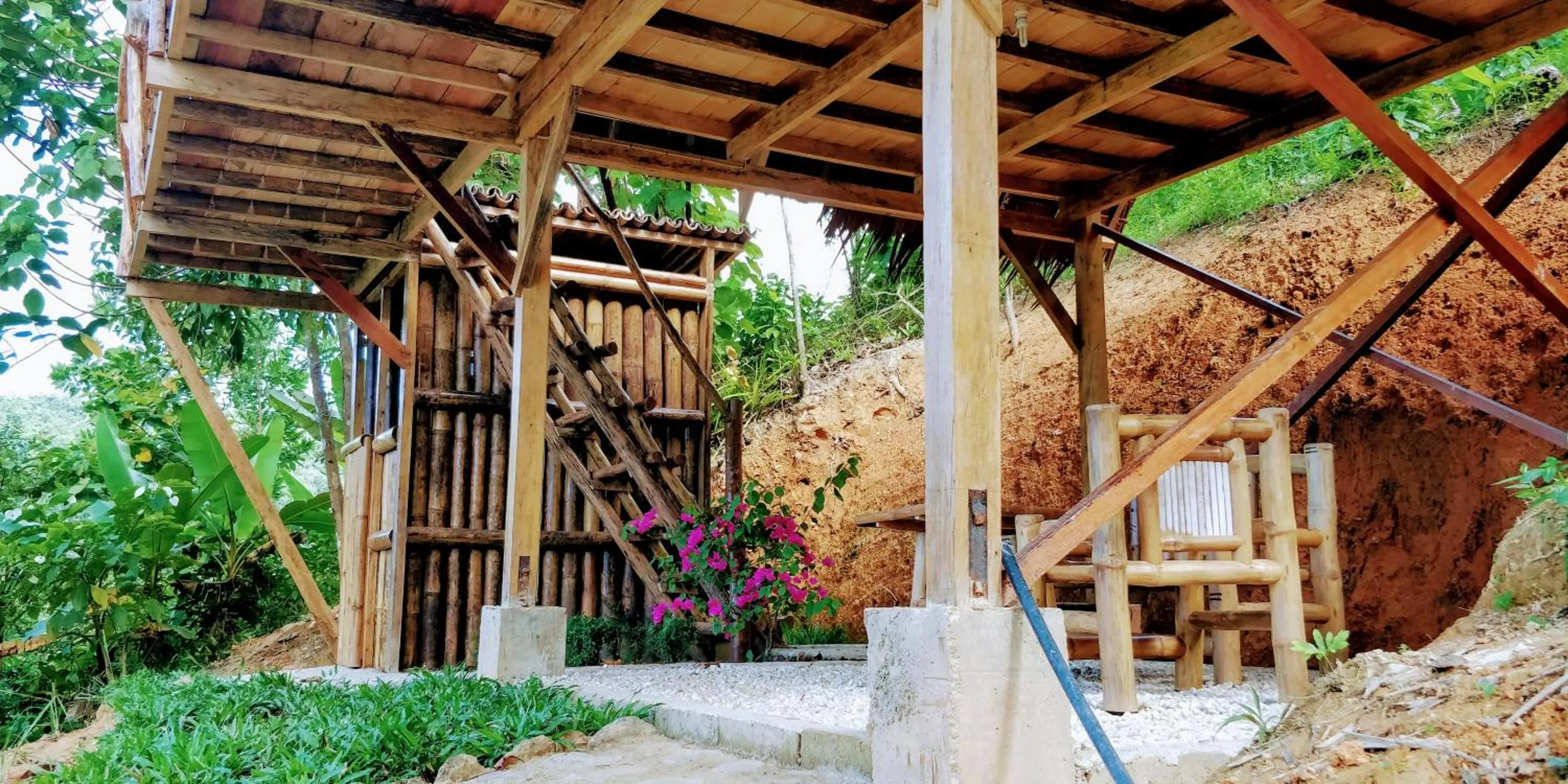 Jungle bar Resto & Cottages