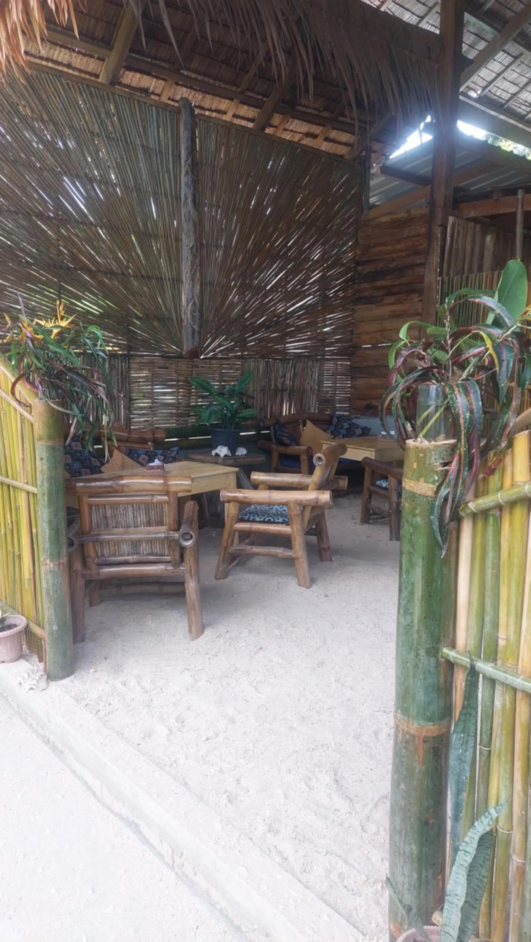 Restaurant/places to eat in Jungle bar Resto & Cottages