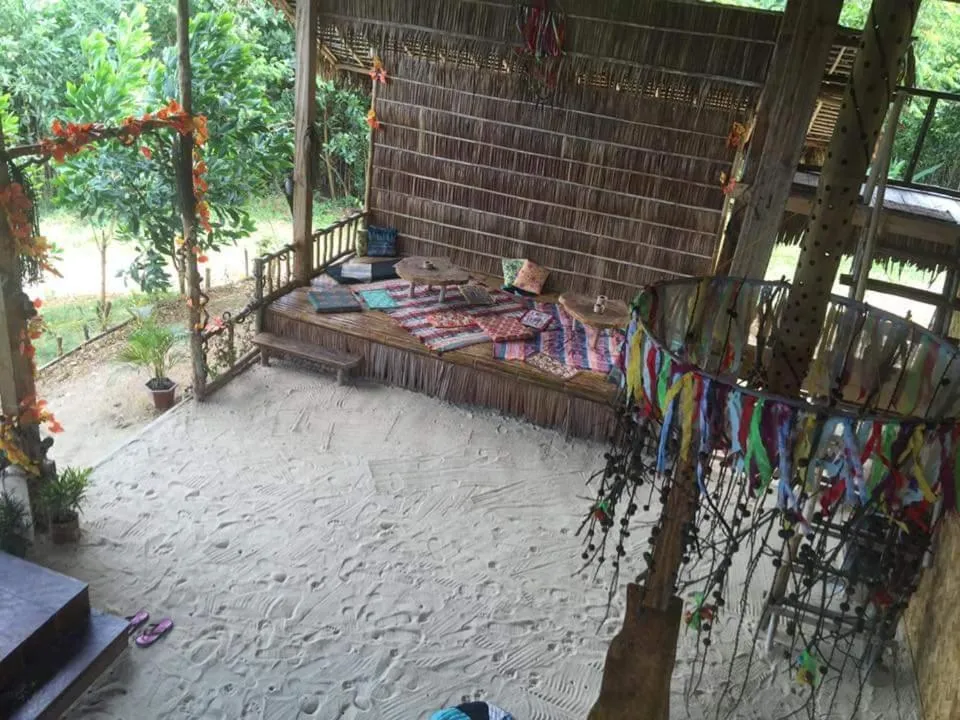 Restaurant/places to eat in Jungle bar Resto & Cottages