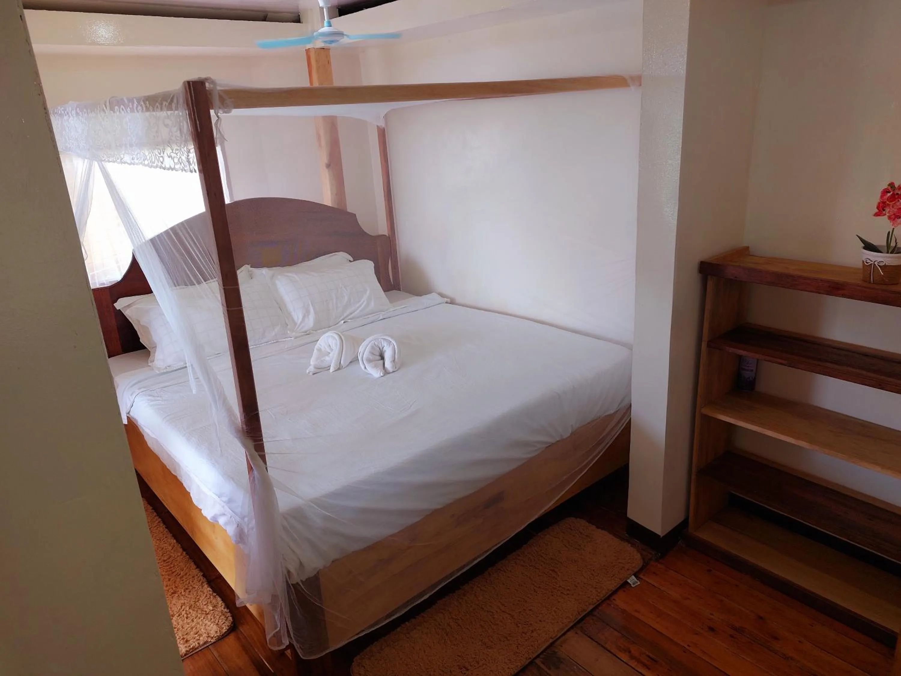 Deluxe Bungalow in Jungle bar Resto & Cottages