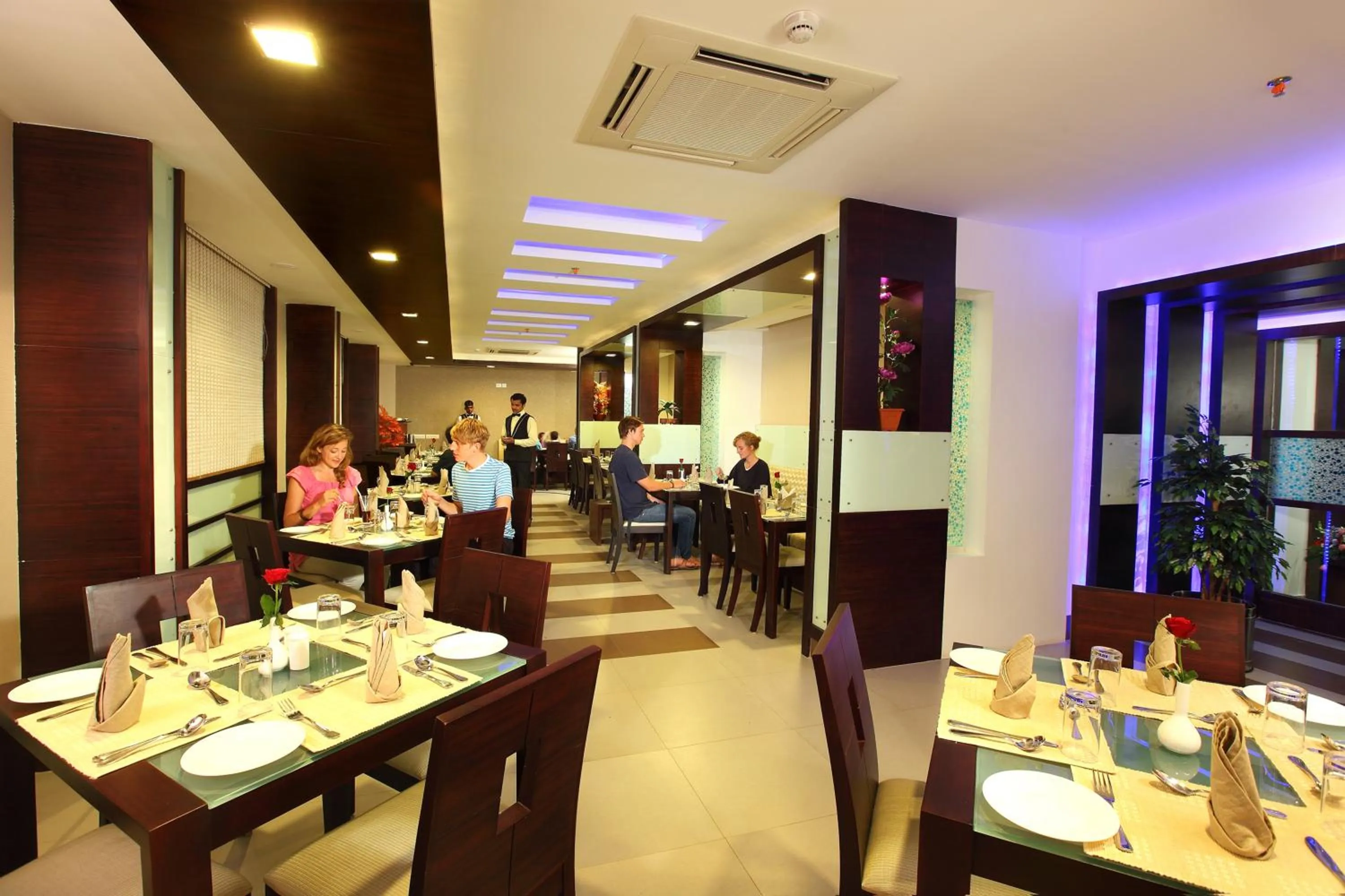 Restaurant/places to eat in Hotel White Gate Residency -near to Vaikom Sri Mahadeva Temple
