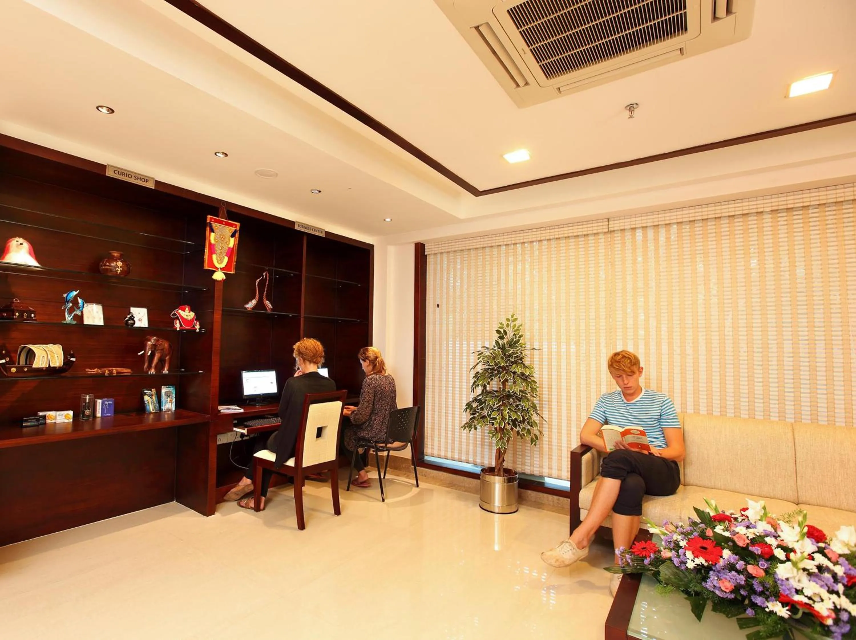 Library in Hotel White Gate Residency -near to Vaikom Sri Mahadeva Temple